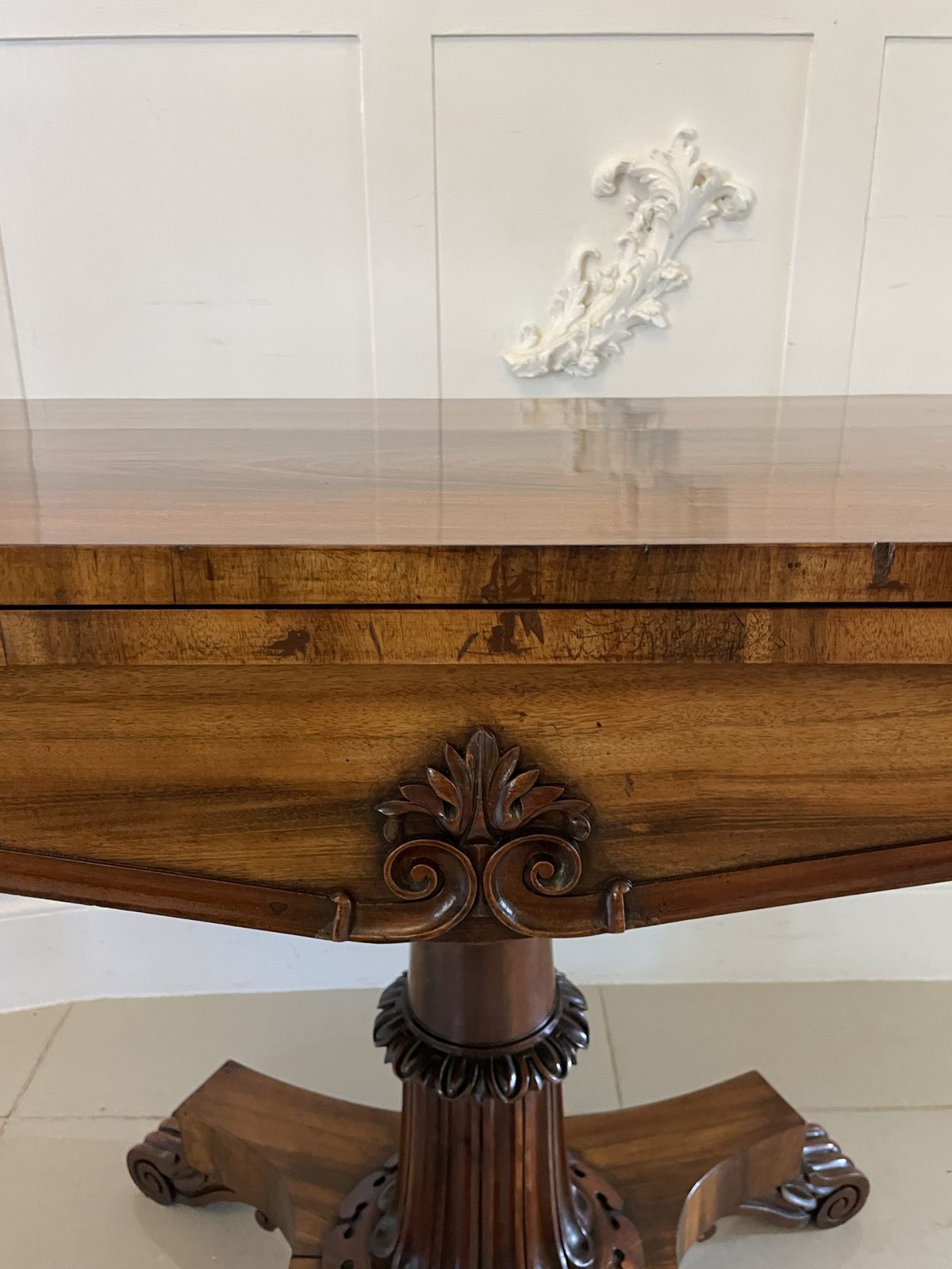 photo vintage Antique 19th Century Quality Carved Rosewood Card Table