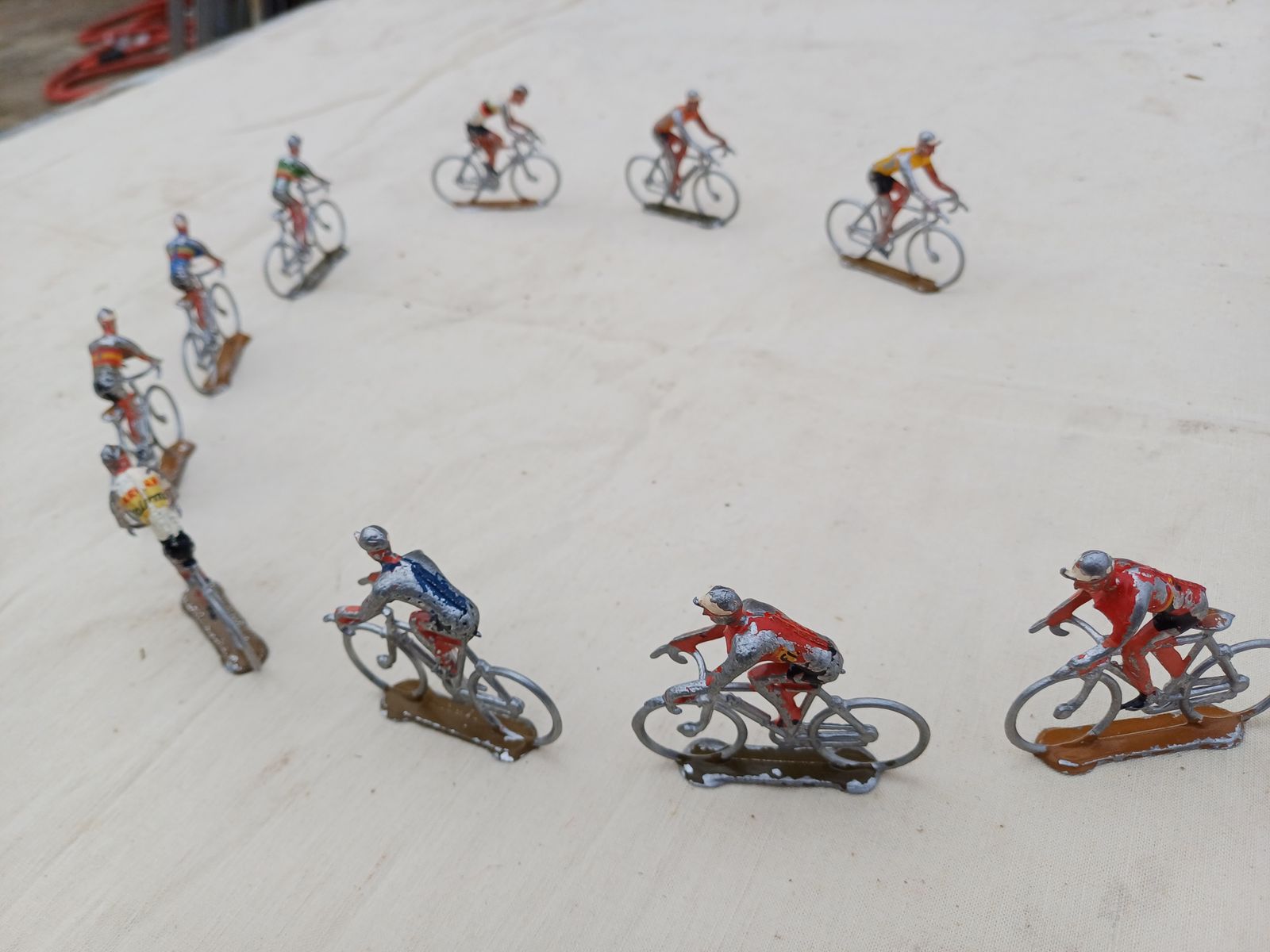 photo vinterior 10 Tour De France Riders In Aluminum
