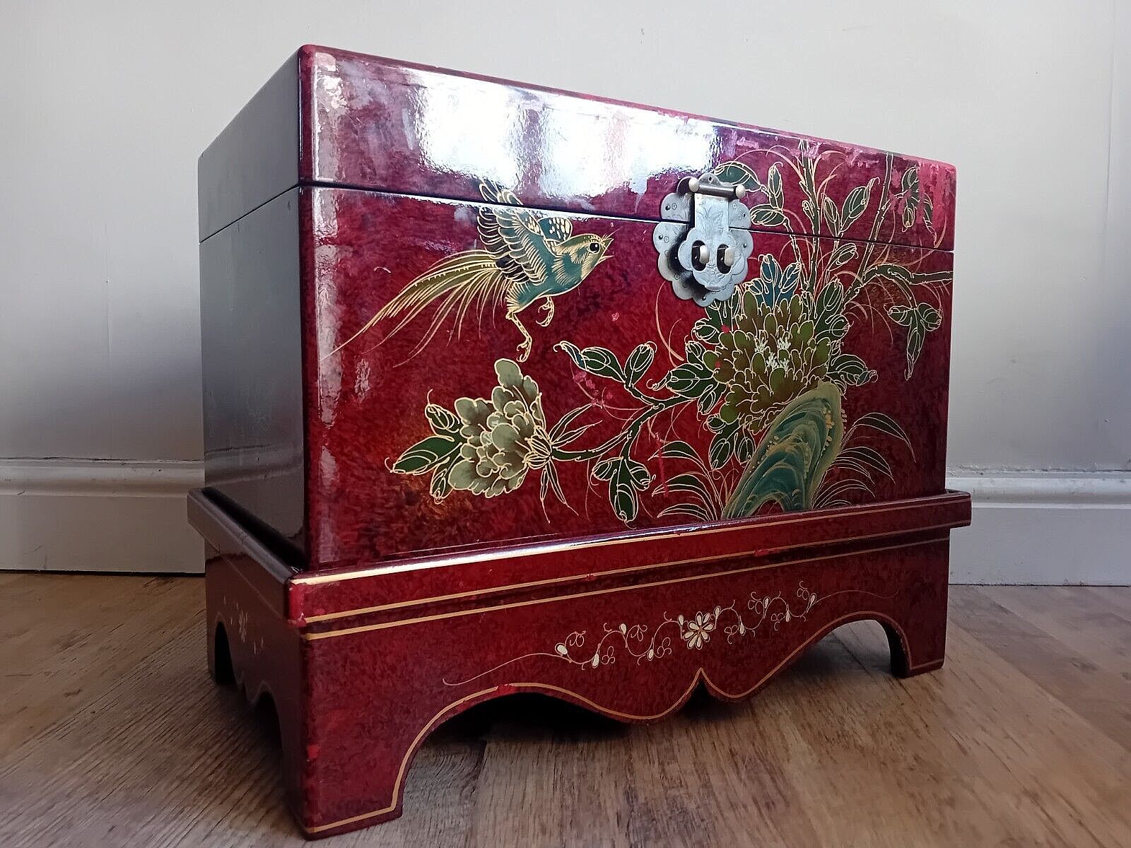 Beautiful Mid Century Chinese Lacquered Wood Chest With Removable Stand