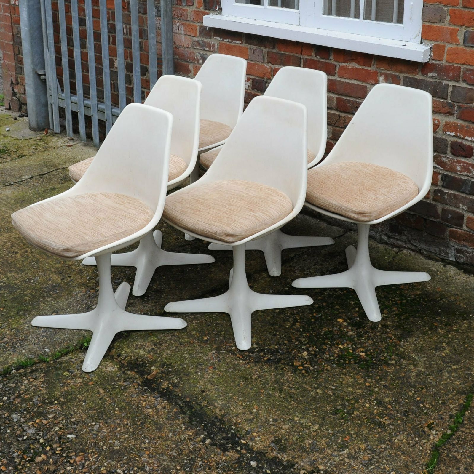 103 Aluminium Tulip Chairs By Maurice Burke For Arkana, 1960s, Set Of 6 photo vinterior