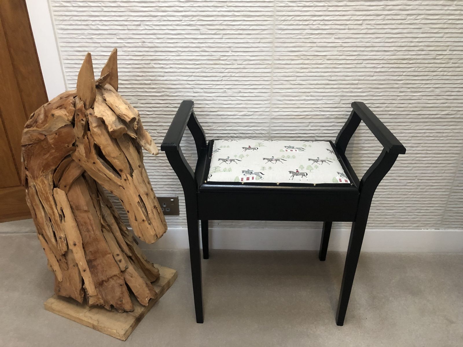 Beautifully Renovated Sophie Allport Show Jumping / Equestrian Fabric photo 165.0
