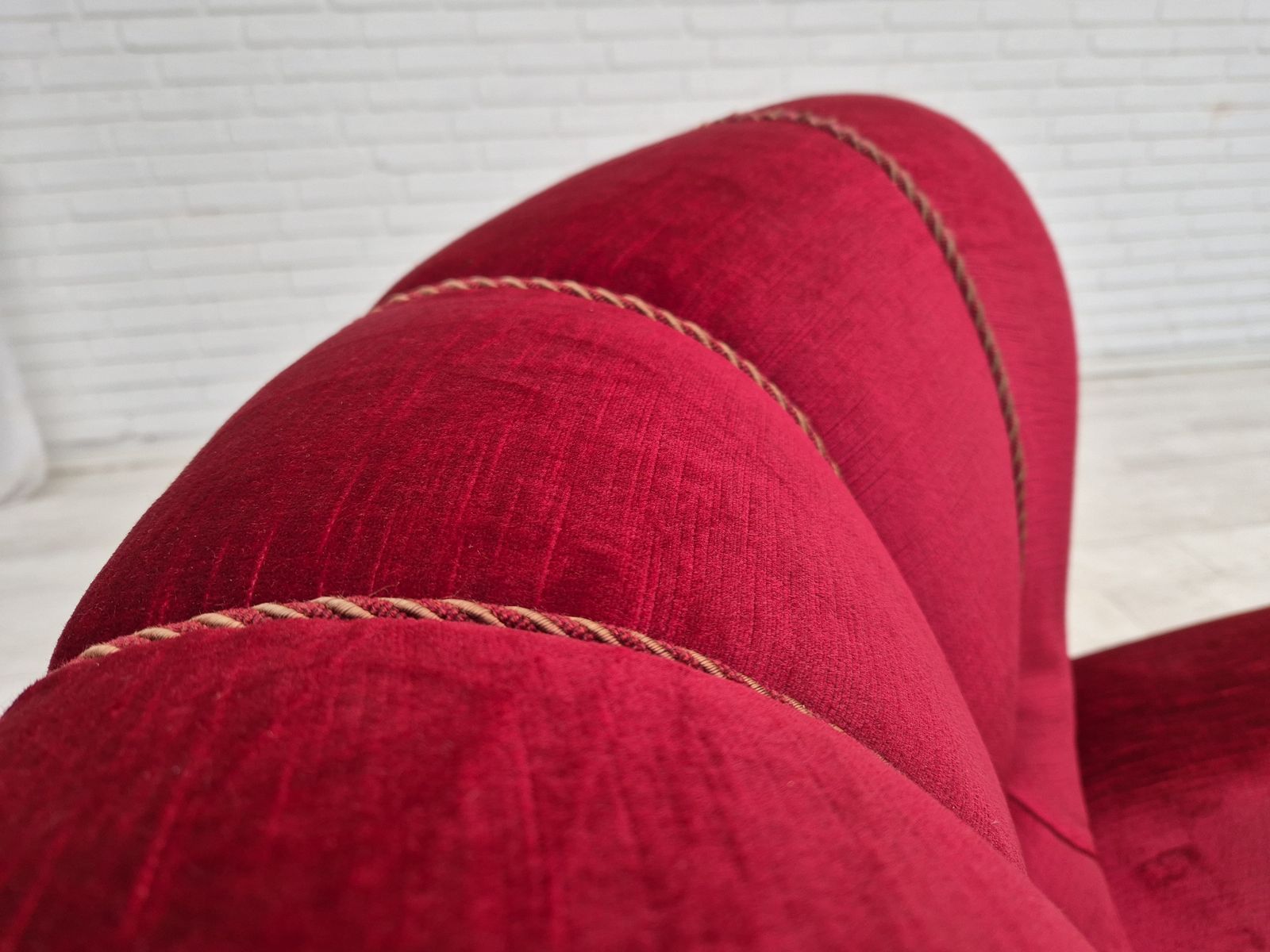 photo vinterior 1960s, Danish Relax Armchair, Original Condition, Red Furniture Velour.