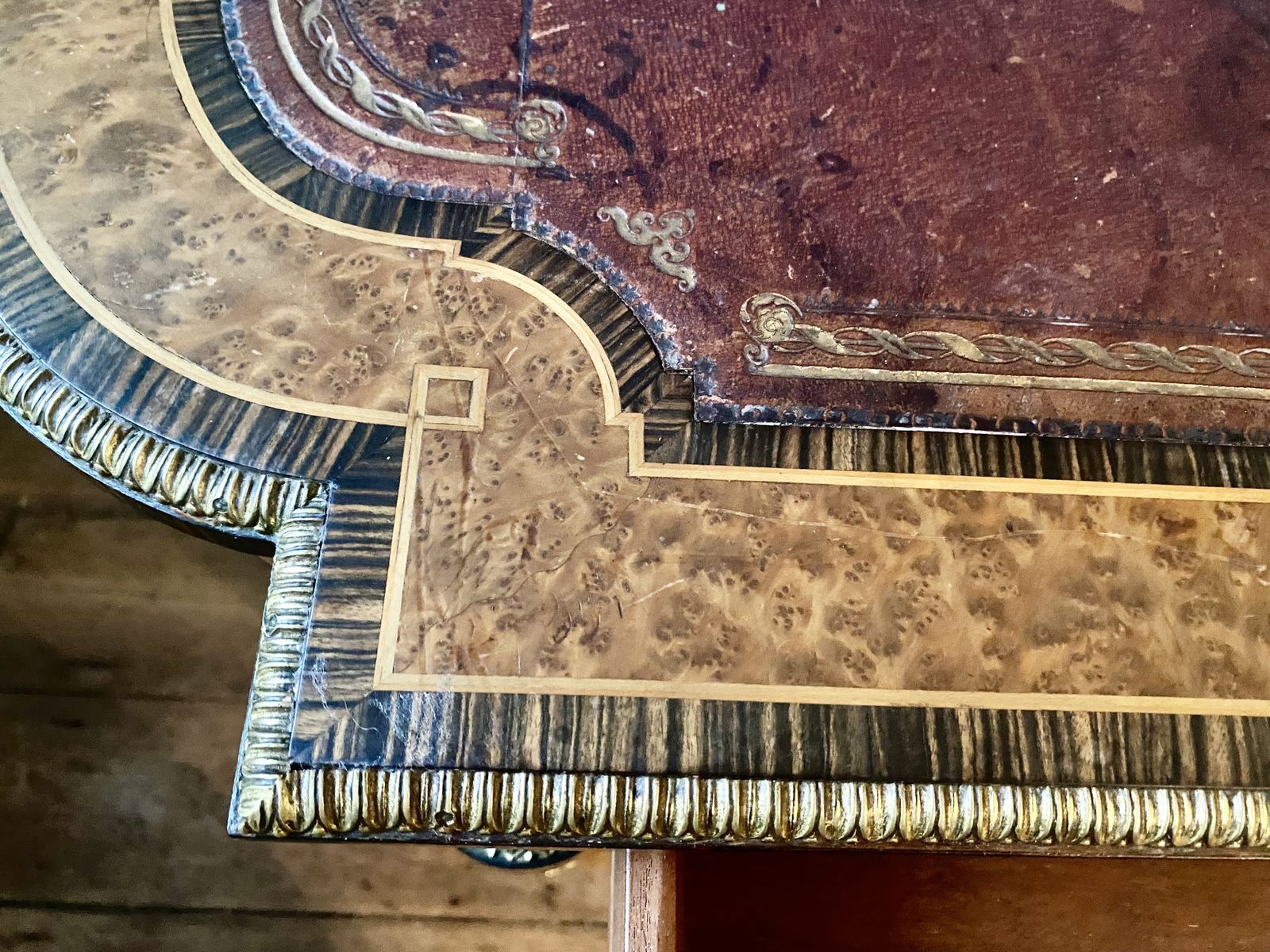 A Fine 19th Century French Style Calamander And Amboyna Ormolu Mounted Writing Desk photo 3750.0