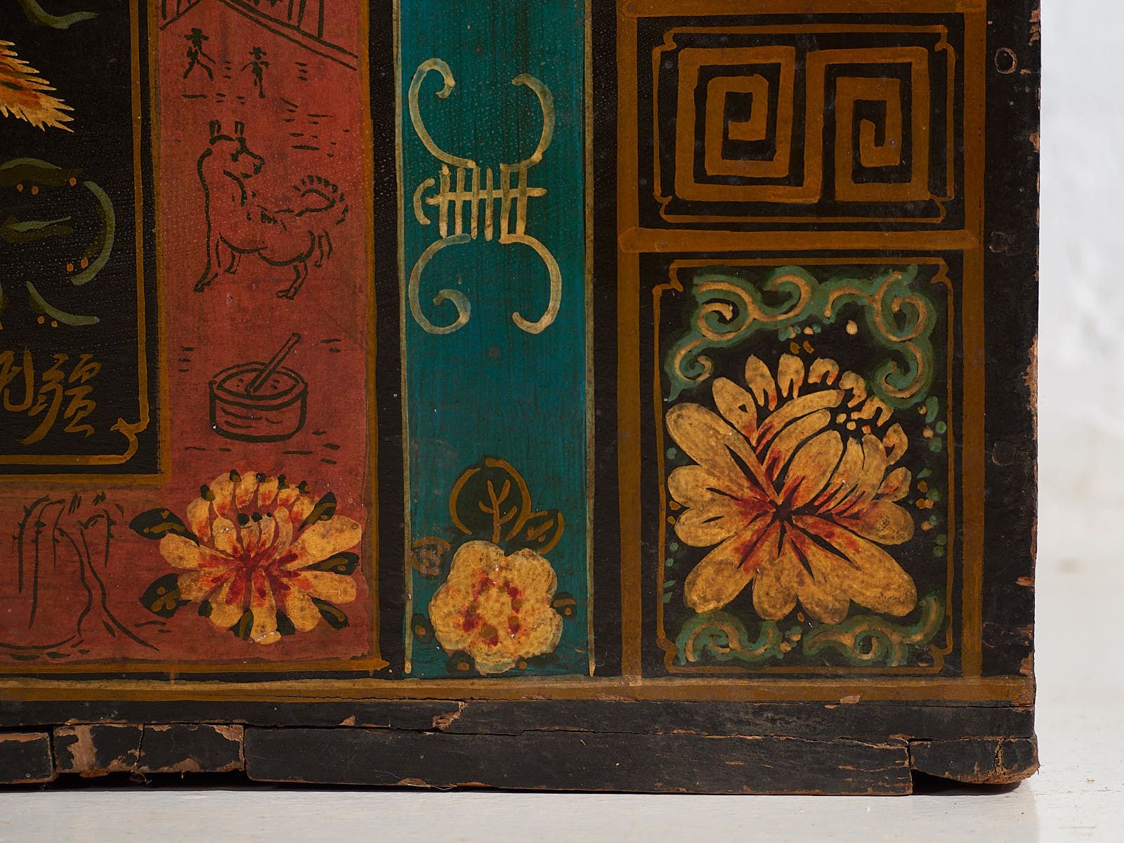 photo furniture Antique Chinese Dark Colored Floral Patterned Trunk (C.1900) #2