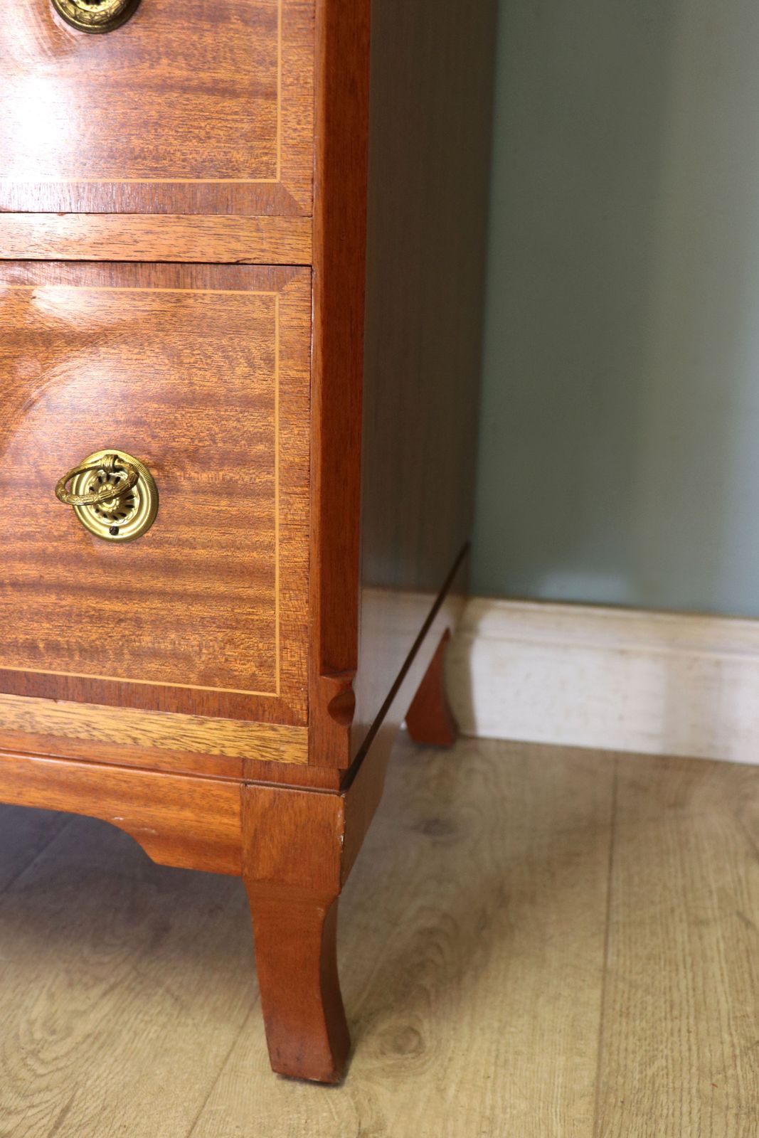 photo furniture This Lovely 20th Century Georgian Revival Mahogany And Inlaid Chest Of Drawers.