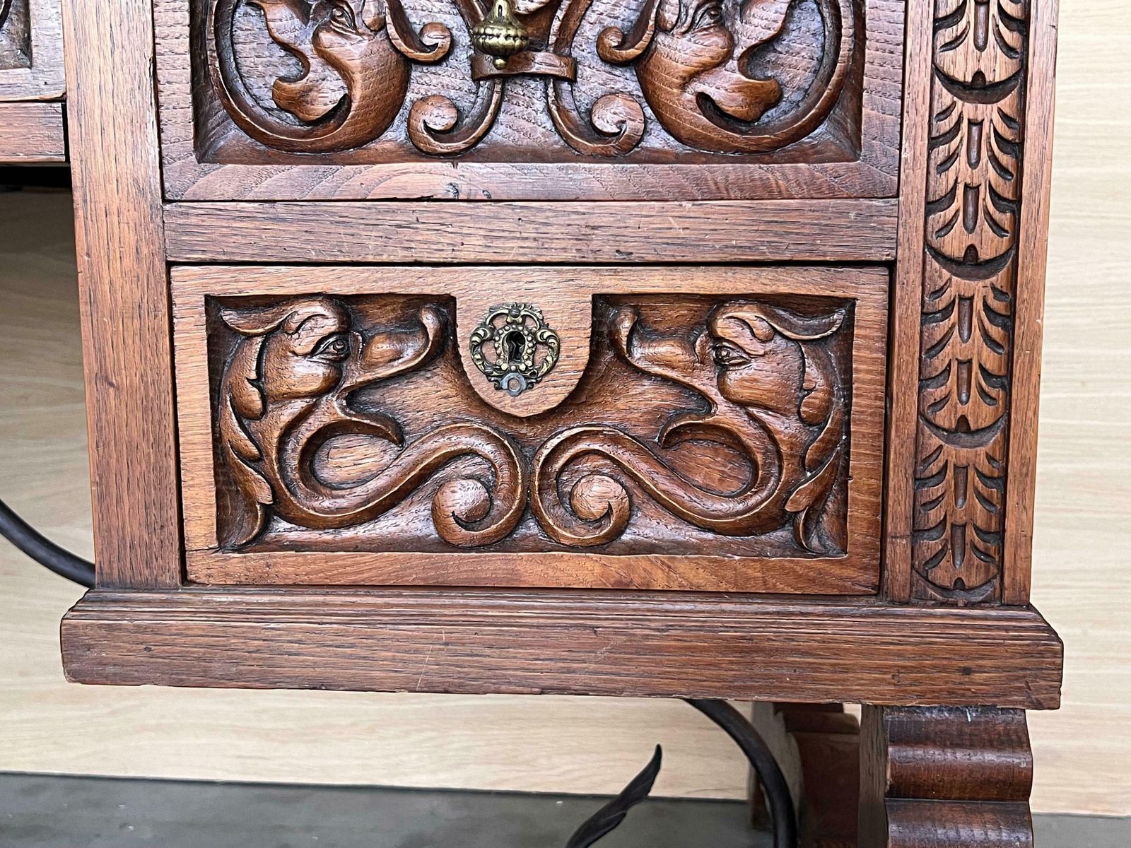 photo for sale Table de bibliothèque ou bureau baroque espagnol à deux faces en chêne, XIXe siècle