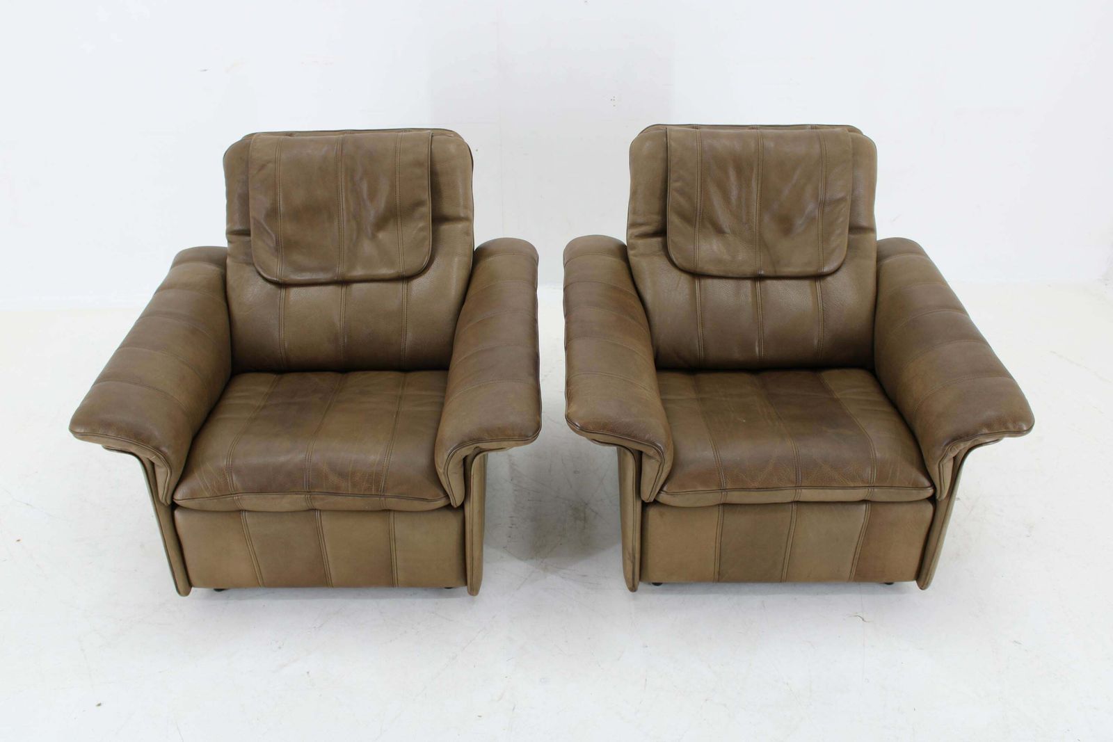 1970s Pair Of Exclusive De Sede Buffalo Leather Armchairs, Switzerland photo vintage