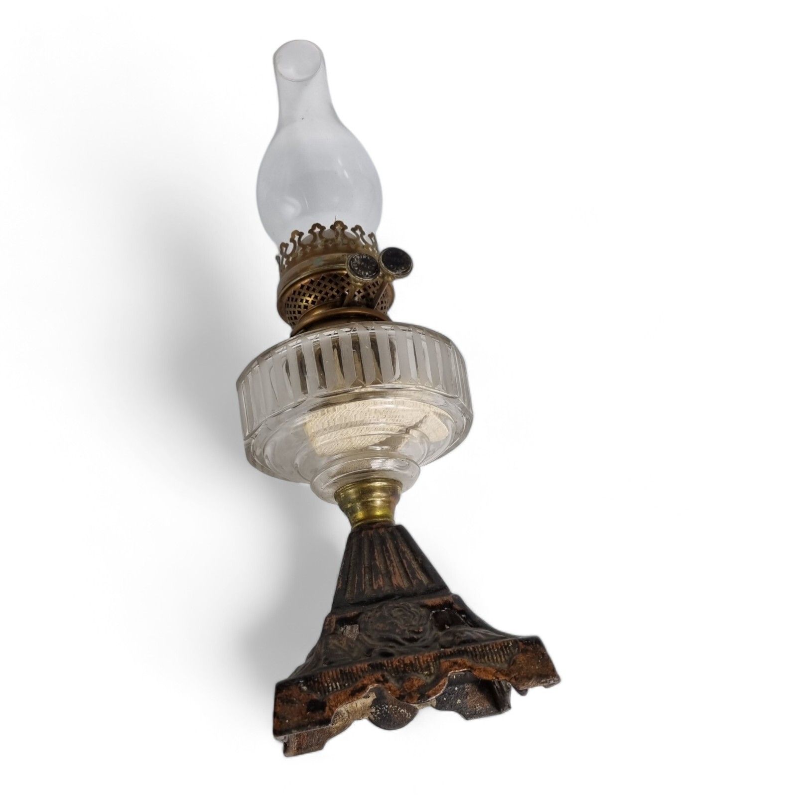 photo furniture Antique Oil Lamp Hinks Patent Glass Cast Iron Base Victorian