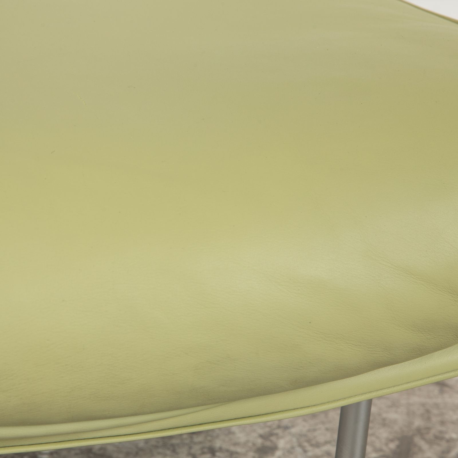 Tabouret Rolf Benz 6500 en cuir vert et jaune photo for sale