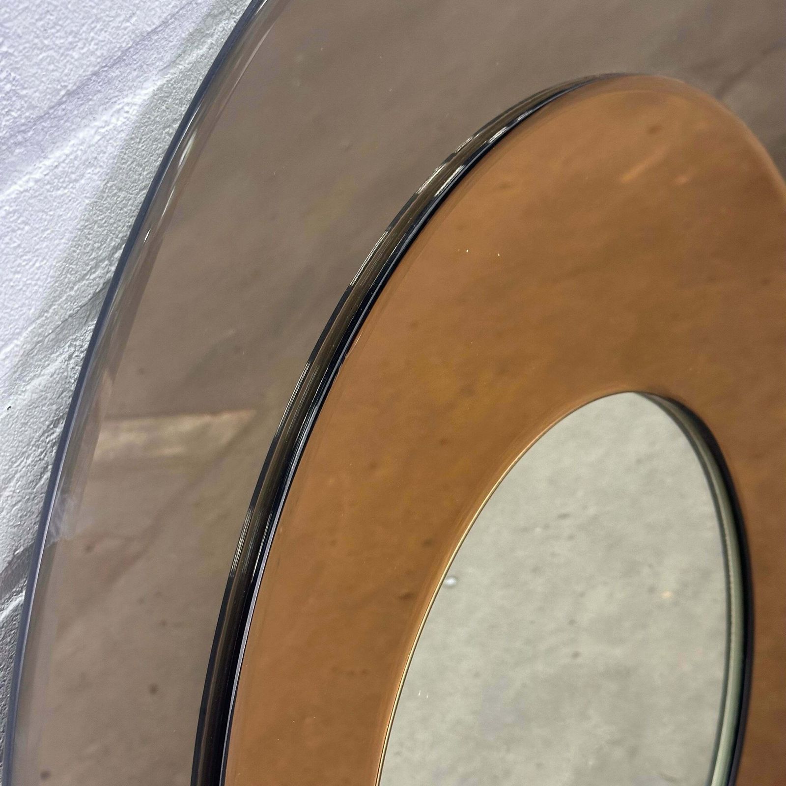 Round Wall Mirror From Metalvetro Galvorame With Brown Tones photo vinterior