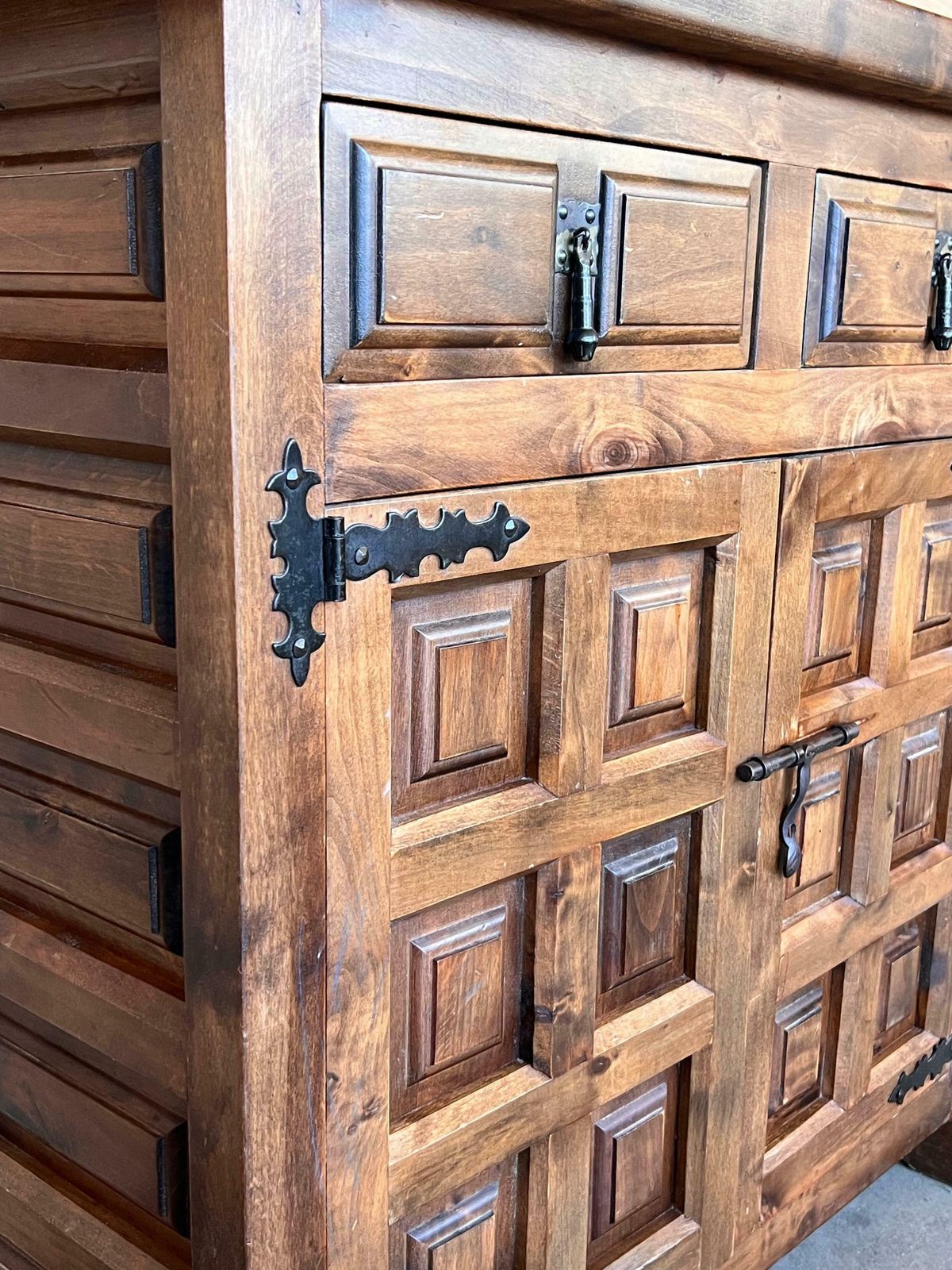 photo for sale Buffet baroque espagnol à deux tiroirs en noyer sculpté, XIXe siècle