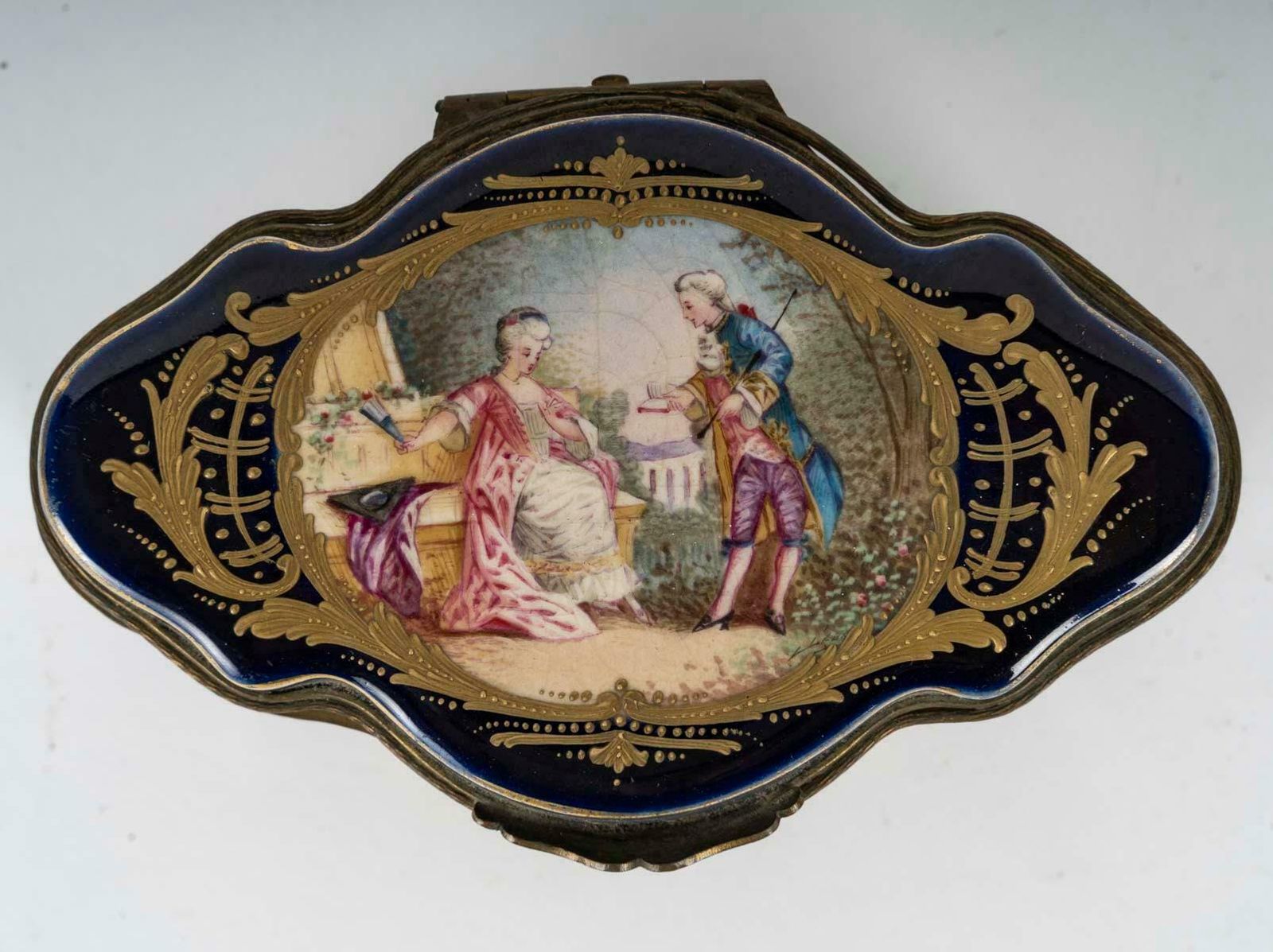 Small 19th Century Napoleon III Period Sèvres Porcelain Box. photo furniture