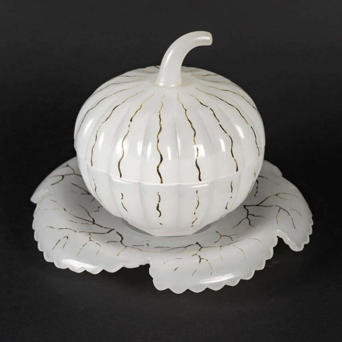 Pumpkin Shaped Candy Box In Opaline, 19th Century, Napoleon III Period. photo vinterior