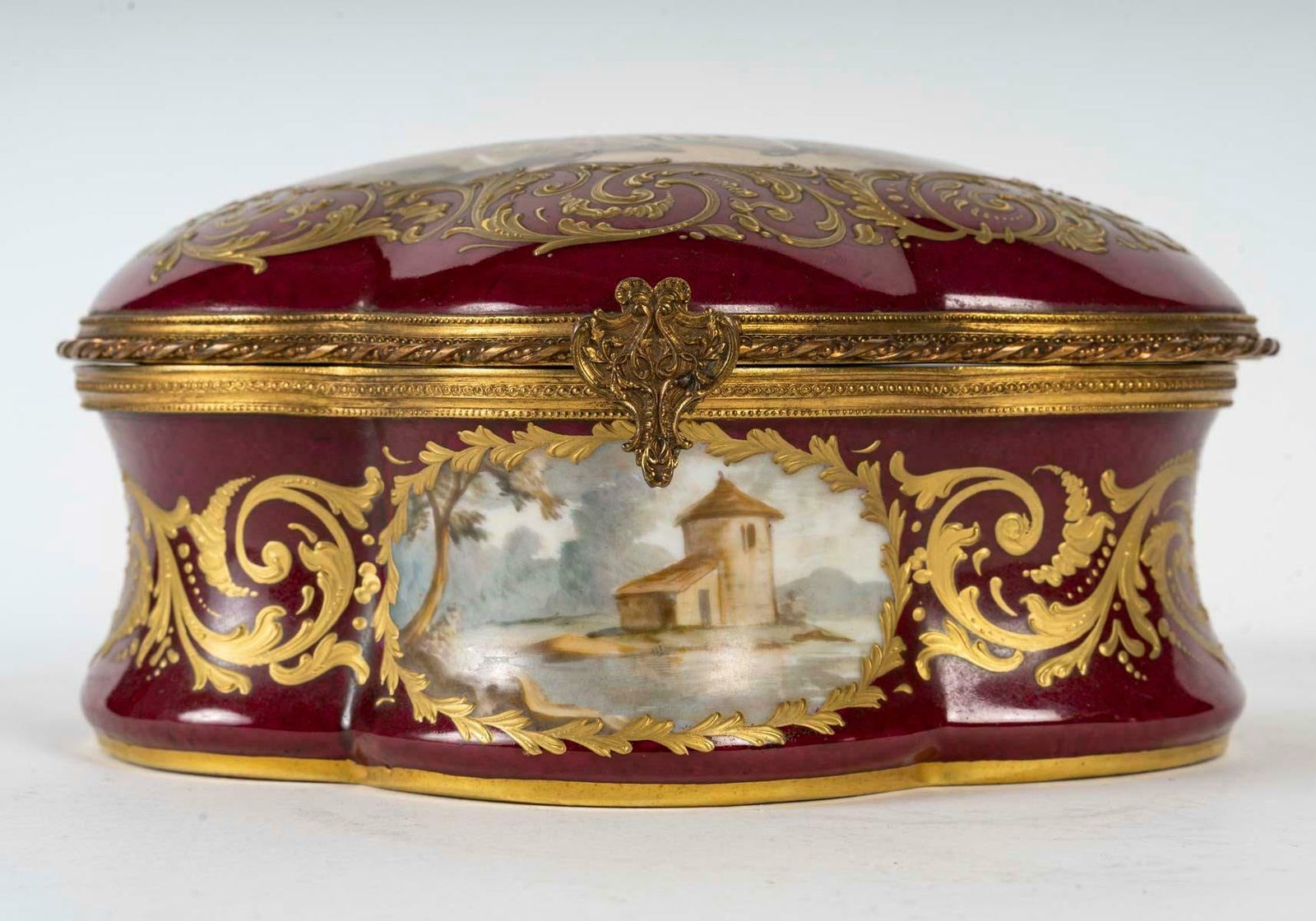 Important Sèvres Porcelain Box, 19th Century, Napoleon III Period. photo 2741.0