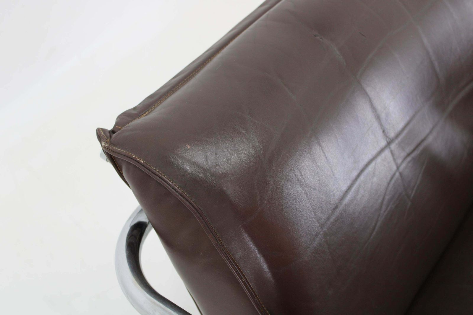 photo vintage 1950s Pair Of Tubular Armchairs In Leather, Czechoslovakia