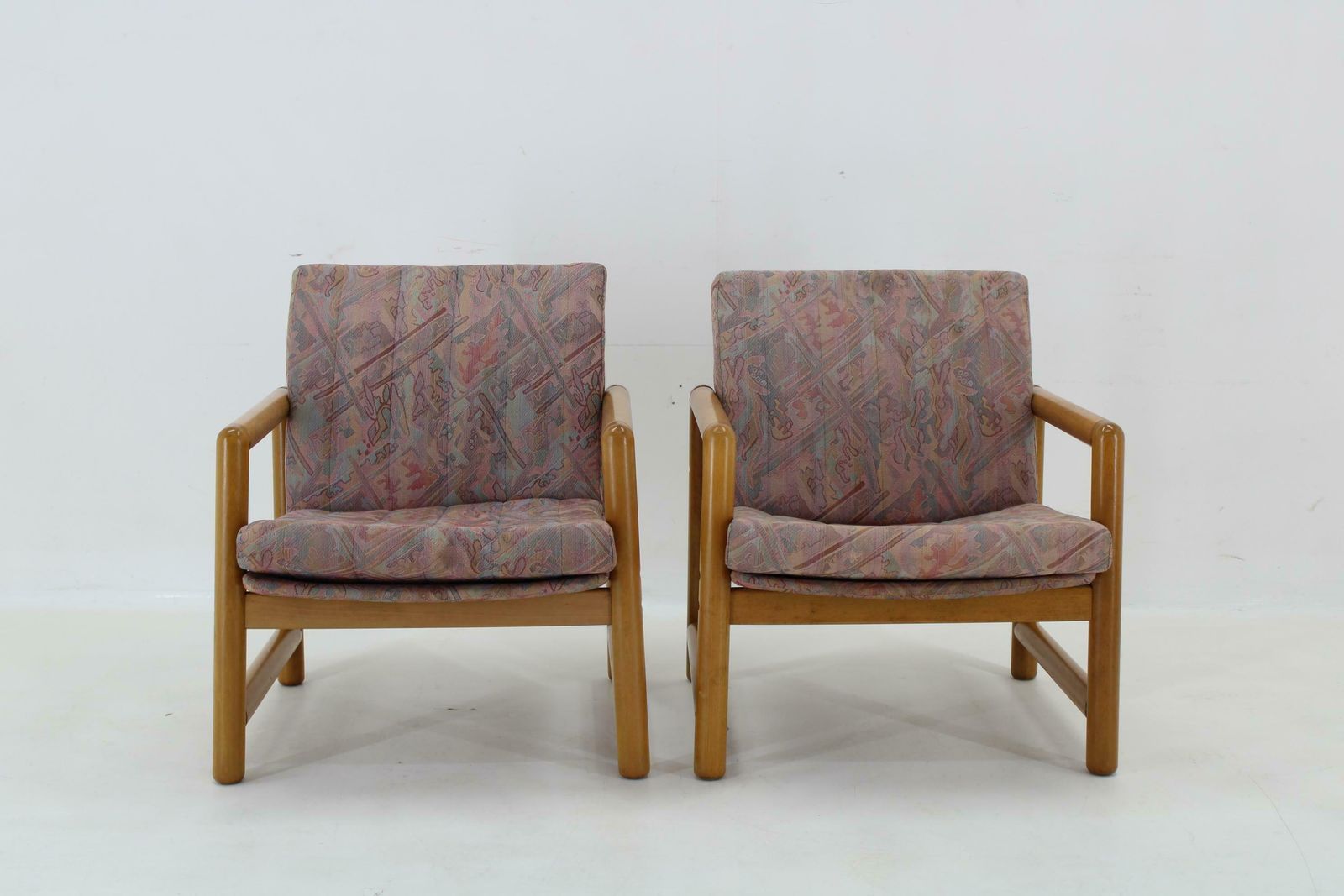 1970s Pair Of Beech Armchairs And Coffee Table  By Ton, Czechoslovakia photo vinterior