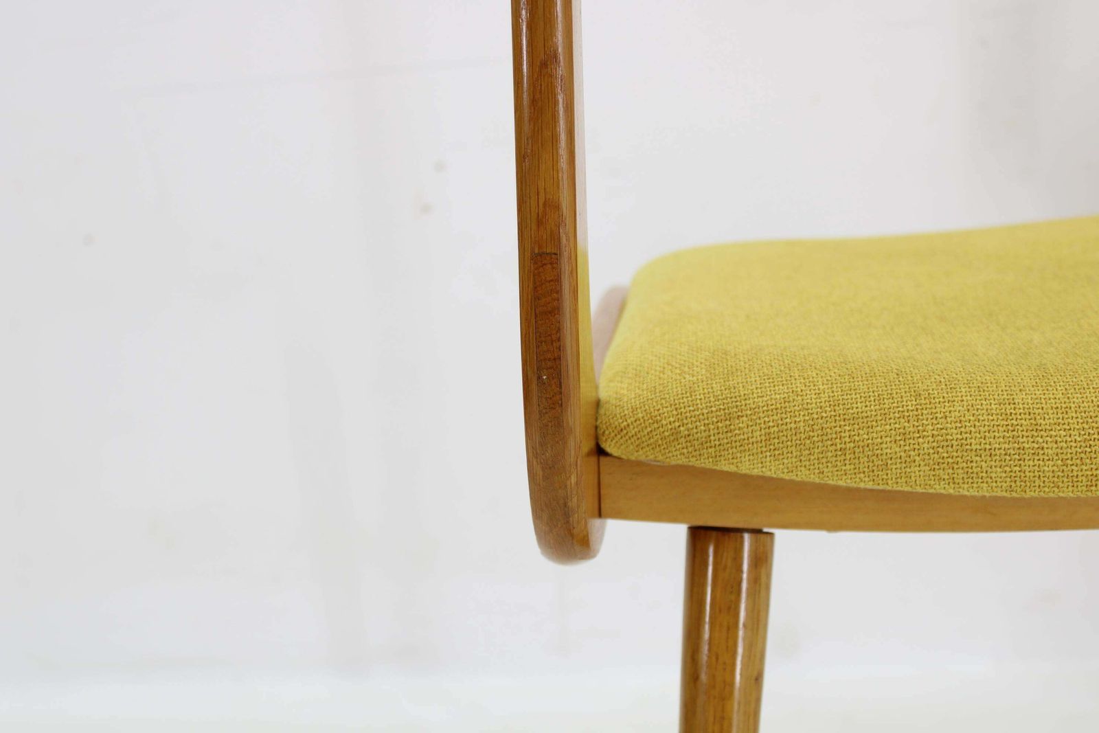 photo vintage 1960s Set Of Four Restored Rare Dining Chairs, Czechoslovakia