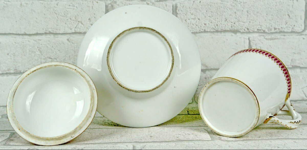 Covered Trembleuse Cup And Saucer In Paris Porcelain   Late 18th Century photo vintage