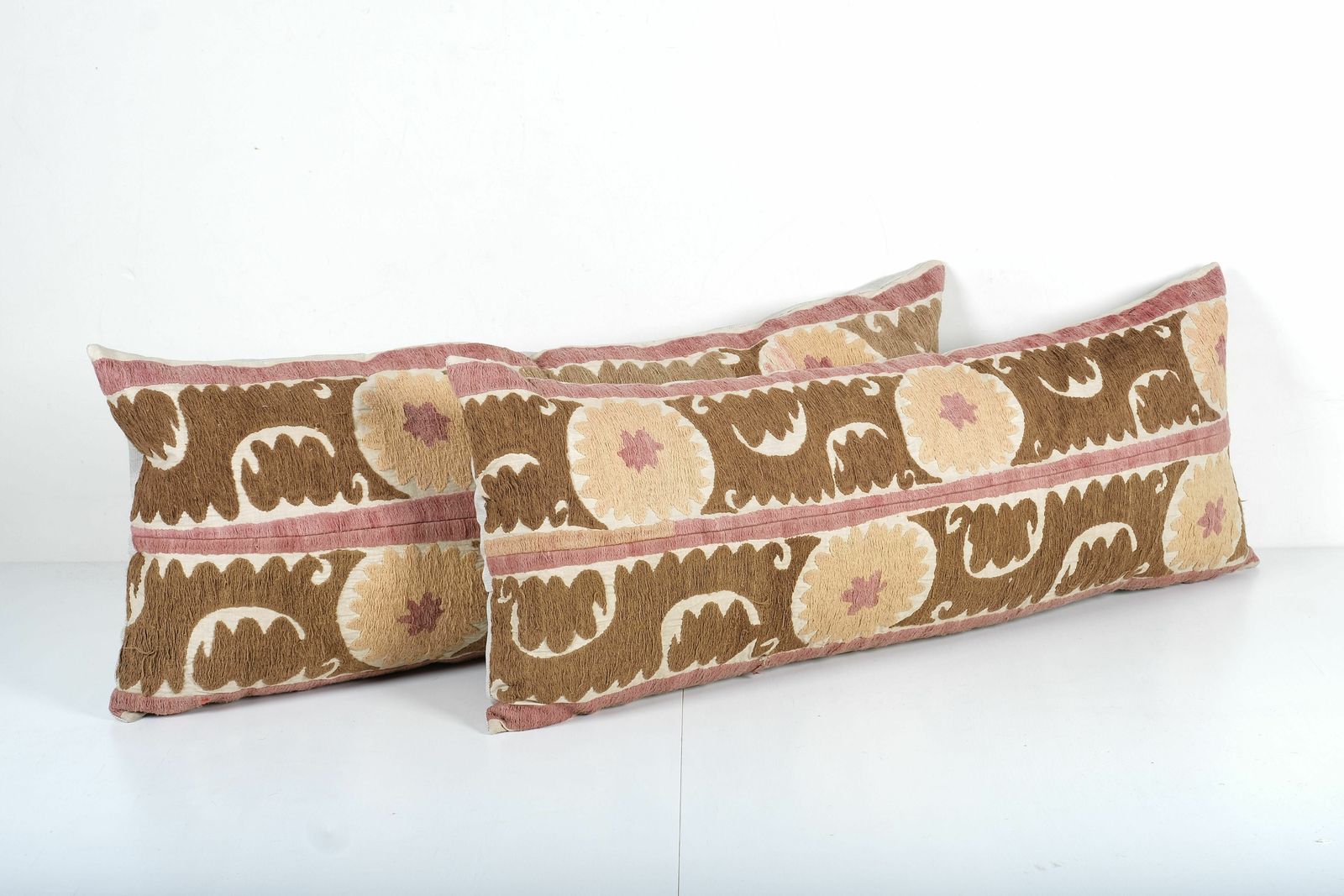Vintage Suzani Lumbar Pillow Cover, Pair Faded Bedding Cushion Cover 1960s Handmade Samarkand Uzbek Suzani Textile Art photo furniture