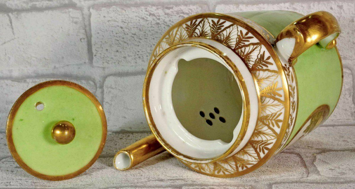 photo furniture Paris Porcelain Coffee Pot / Teapot   Early 19th Century