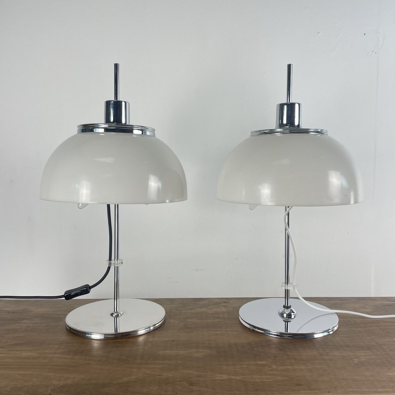 1970s White Guzzini Faro Lamp, Vintage photo vintage