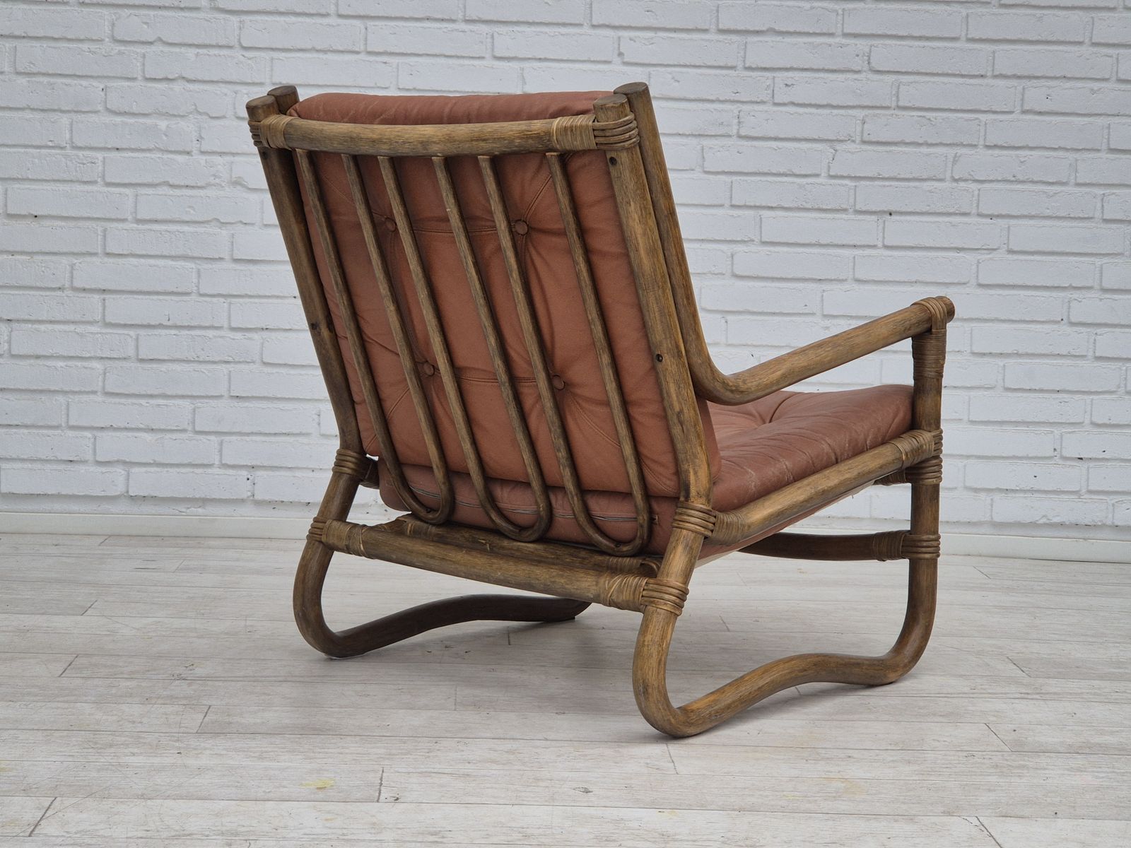 Ca. Jaren 1970, Scandinavische Fauteuil, Zeer Goede Staat, Bamboe, Leer. photo for sale