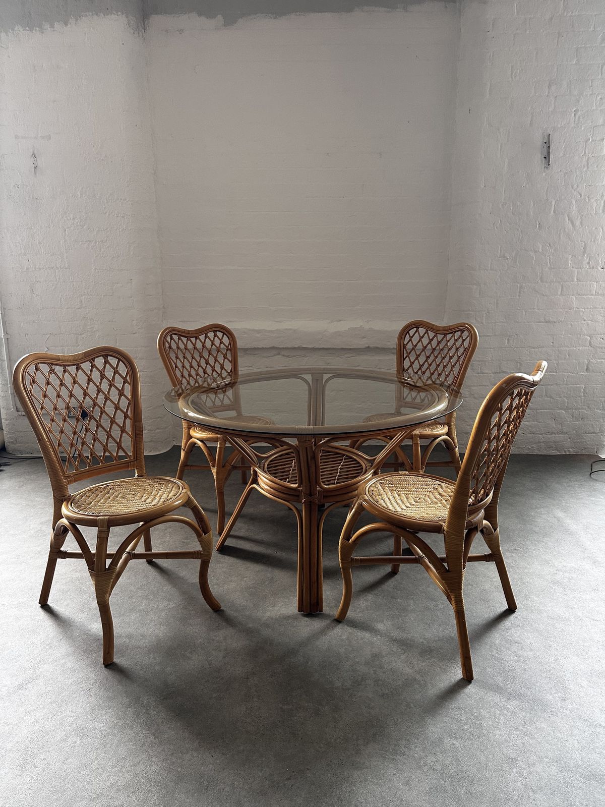 photo furniture Vintage Bamboo Table & 4 Chairs