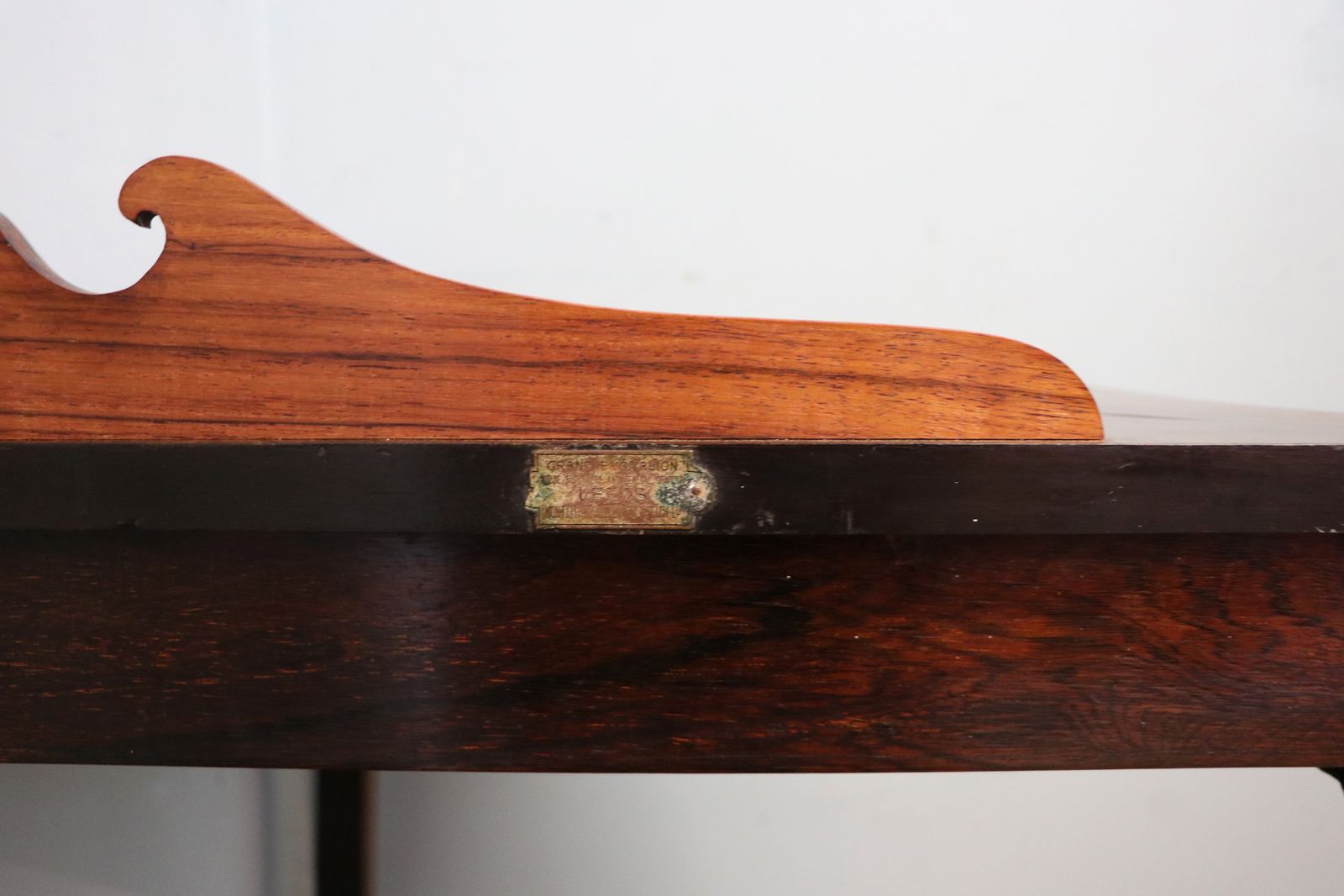 photo furniture A Lovely Early 20th Century Sheraton Revival Hardwood Corner.