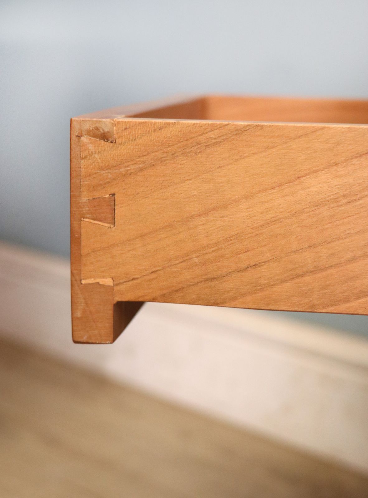photo vintage A Lovely 1970/80s Hardwood Stool Design By Craftsman Gordon Warr.