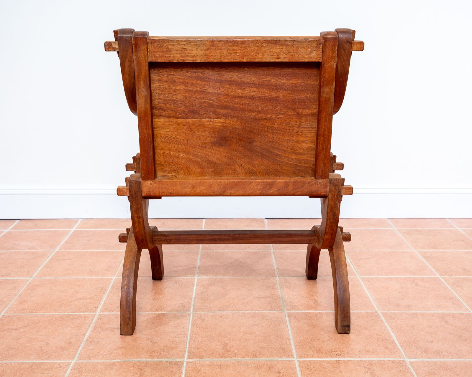 photo vintage Glastonbury Throne Chair Elm Artisan Sculptural Craftsman Savonarola Curule X Frame Rustic Medieval Hall Chair Regal