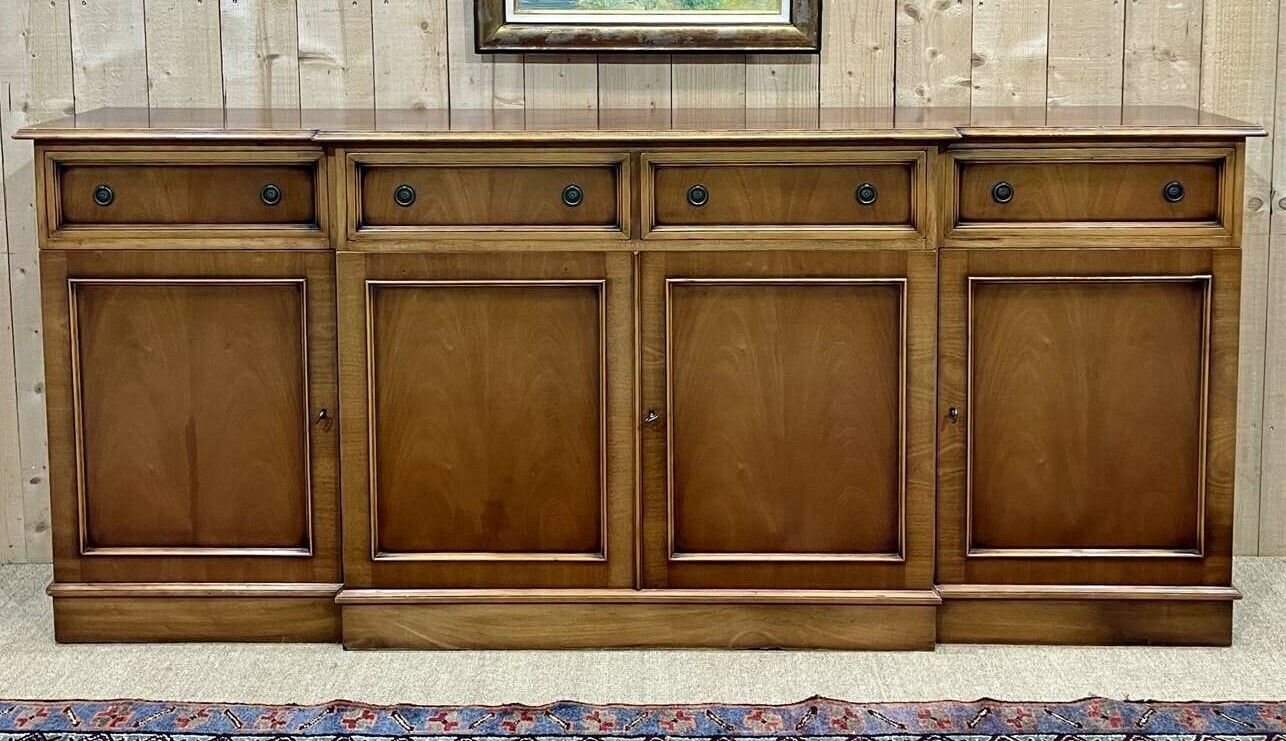 English Sideboard In Blond Mahogany From The 1980s