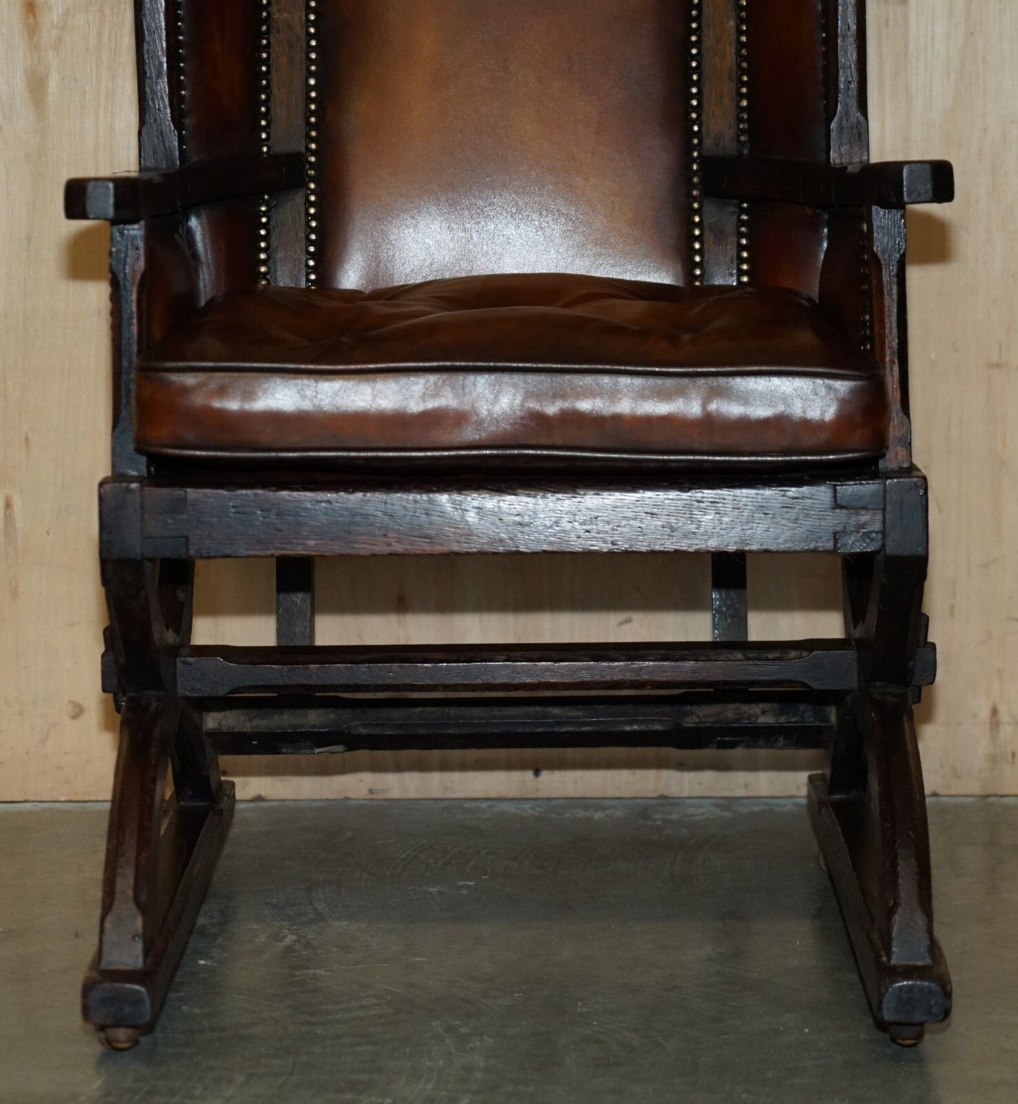 photo vinterior Museum Quality Carved Circa 1700 Antique Restored Brown Leather Jessie Armchair