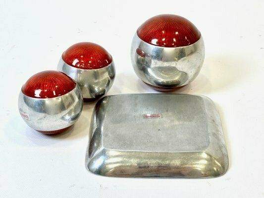 Mid Century Enamel Aluminium Balls With Tray From Ipalacio, 20th Century, Set Of 4 photo for sale