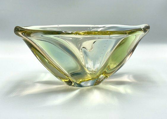 Art Glass Czech Pizzicato Bowl Attributed To Hana Machovska For Mstišov/Moser Karlovarske Glass, 1960s photo vinterior