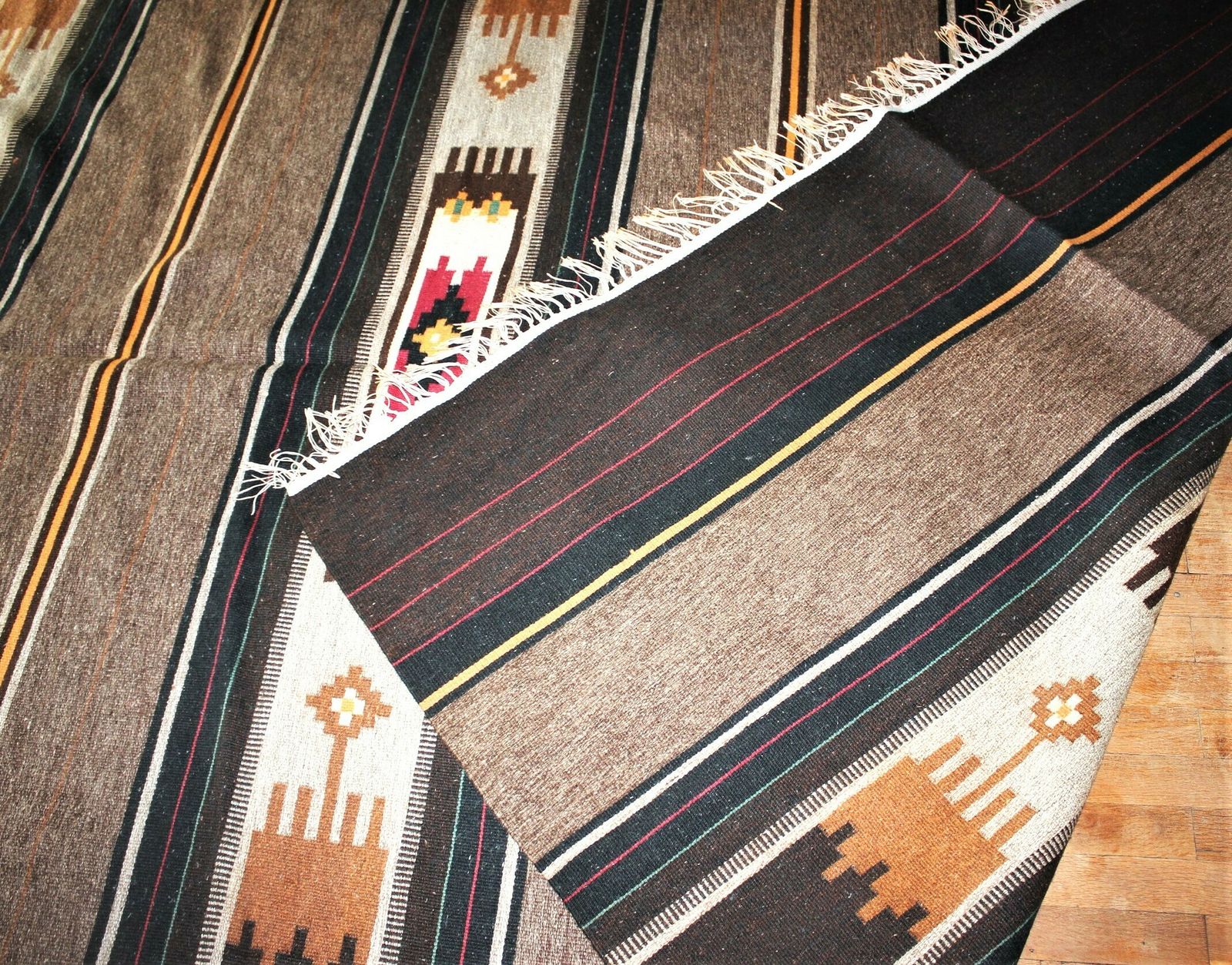 Large Bohemian Wool Rug, Handwoven Tribal Carpet With Geometric Pattern, Rustic Ethnic Style House Interior photo vinterior