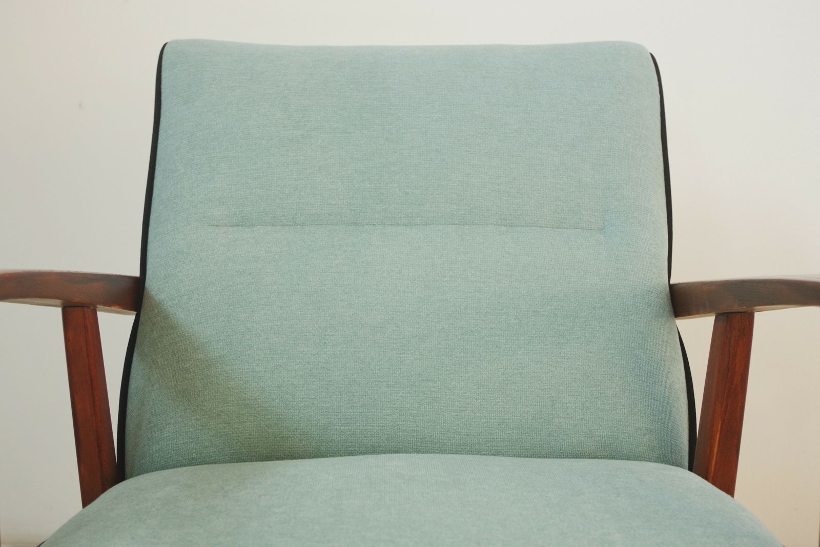 photo furniture Pair Of Restored 1940s Ash Wood Armchairs In Mid Century Modern Style