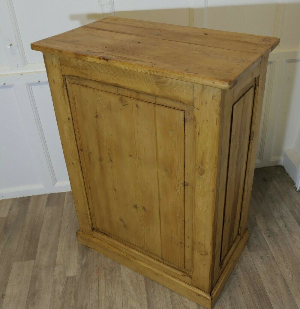 Hotel Restaurant Reception Hostess Greeting Station, Greeter In Pine photo vinterior