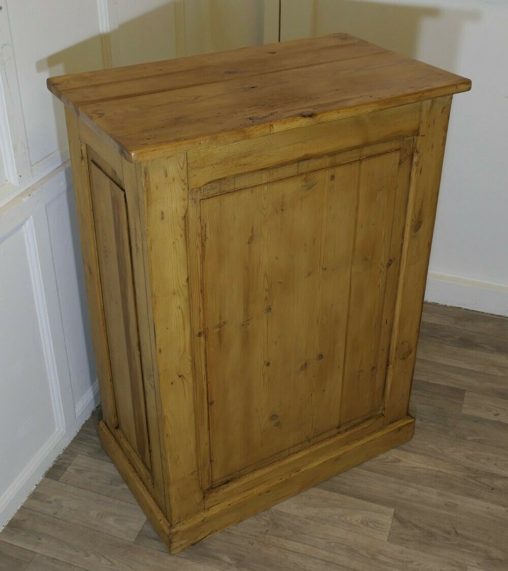 Hotel Restaurant Reception Hostess Greeting Station, Greeter In Pine photo vintage