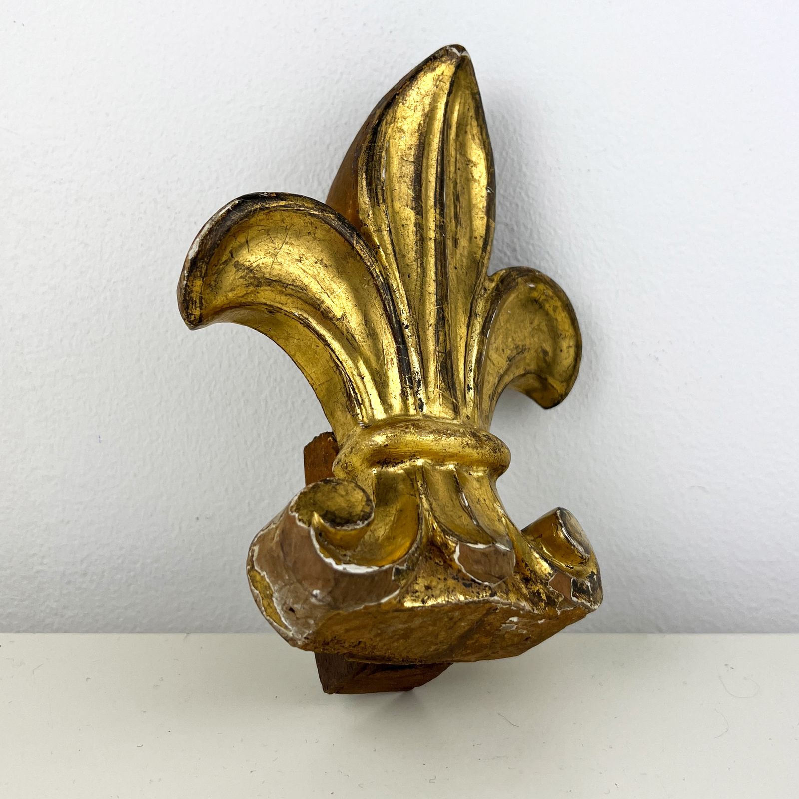 Antique Fleur De Lis Gilt Wood Carving Fragment, Architectural Salvage photo vintage