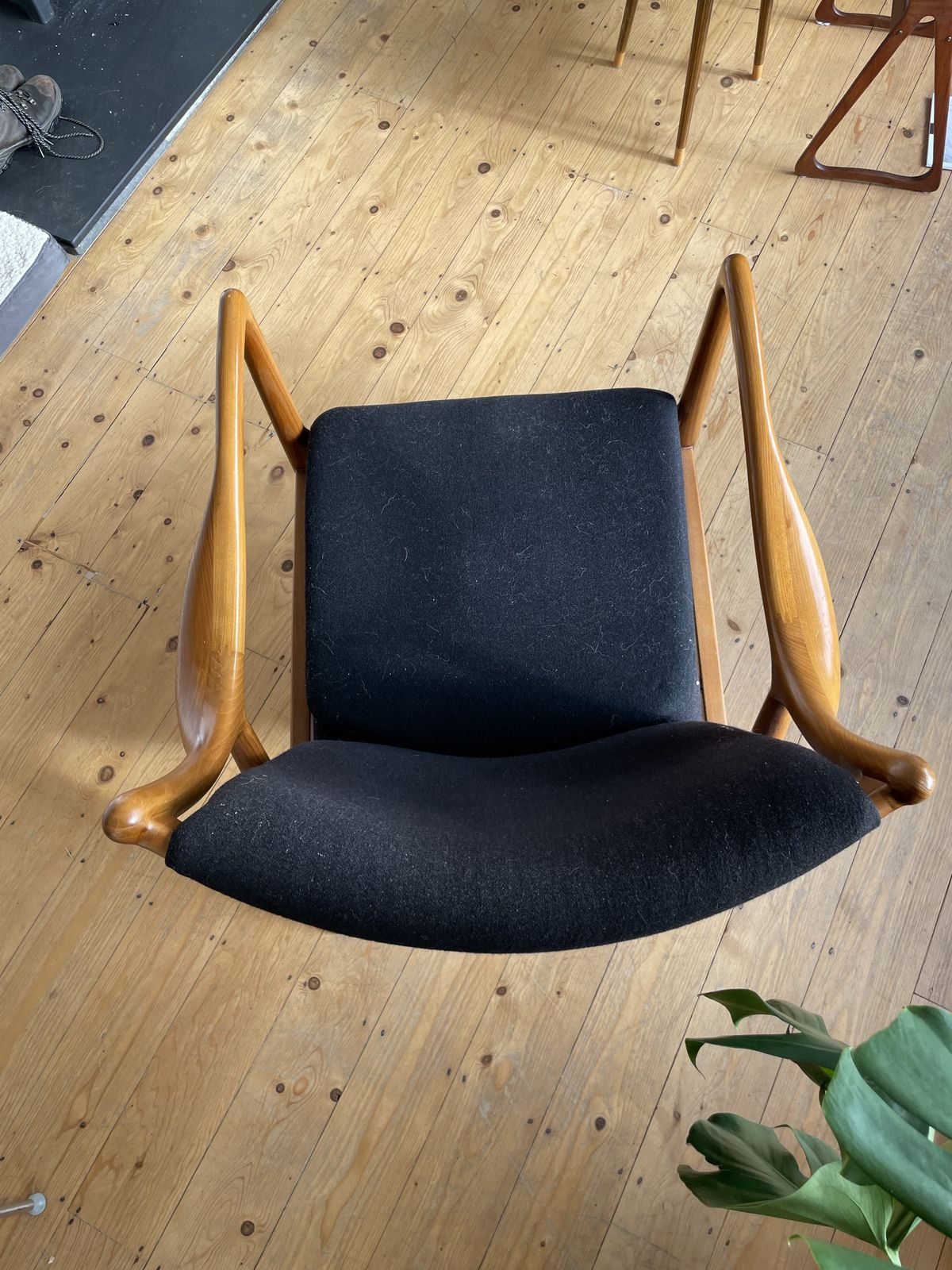 Replica 45 Chair, Classic Design By Finn Juhl photo Furniture