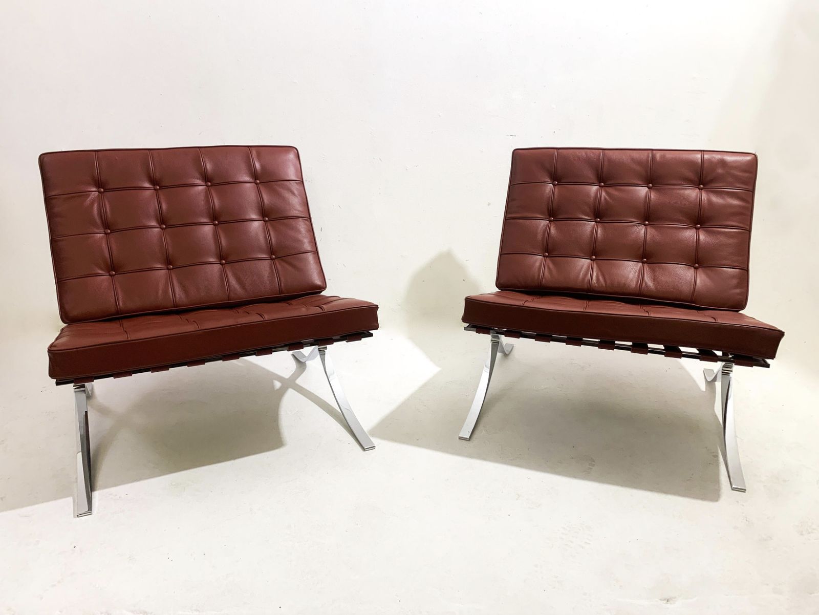 Pair Of Burgundy Leather Barcelona Chairs By Mies Van Der Rohe For Knoll, 1990s photo Furniture