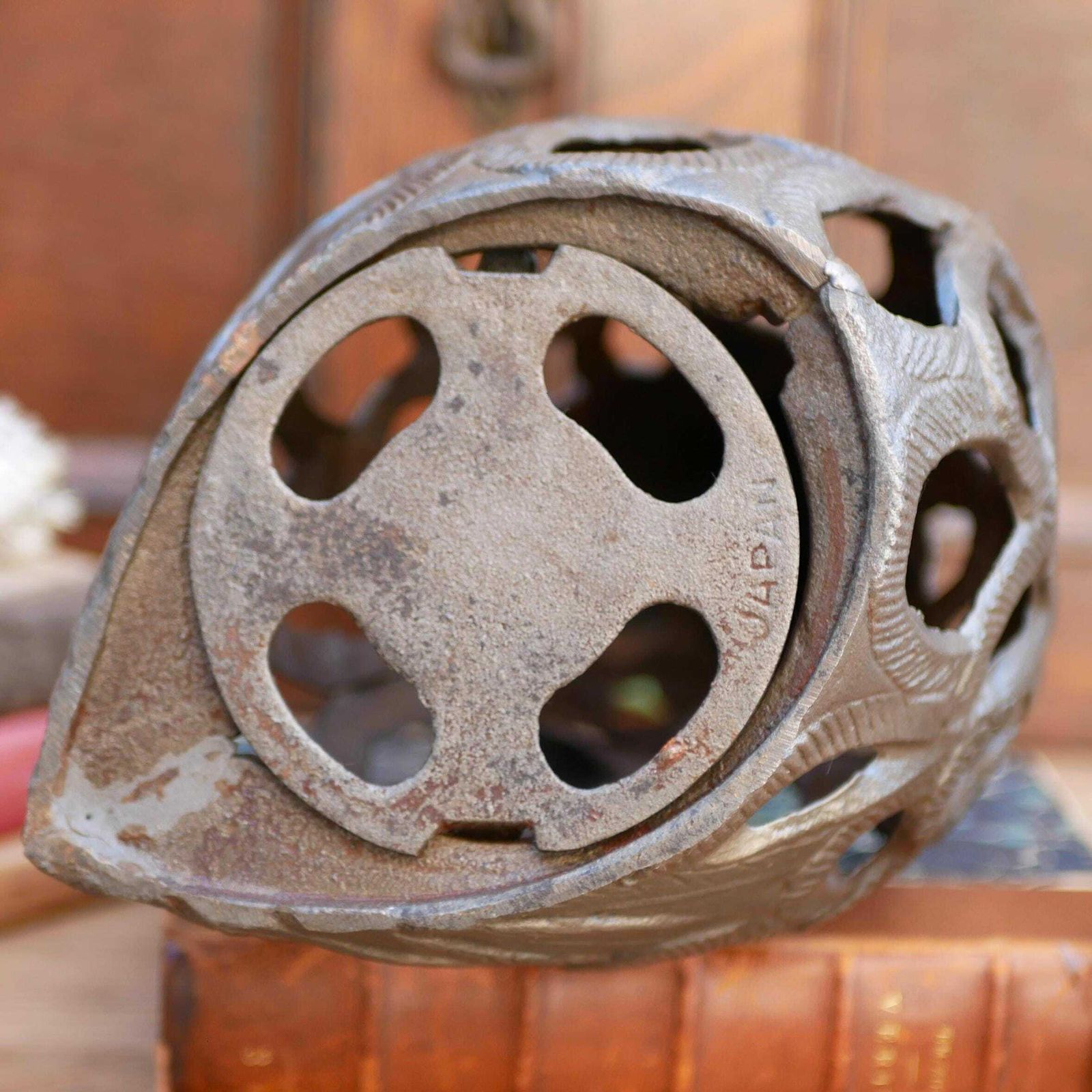 Japanese Antique Cast Iron Parrot Lantern Garden Hanging Candle Holder Patio Light Decorative Garden Lighting photo vintage