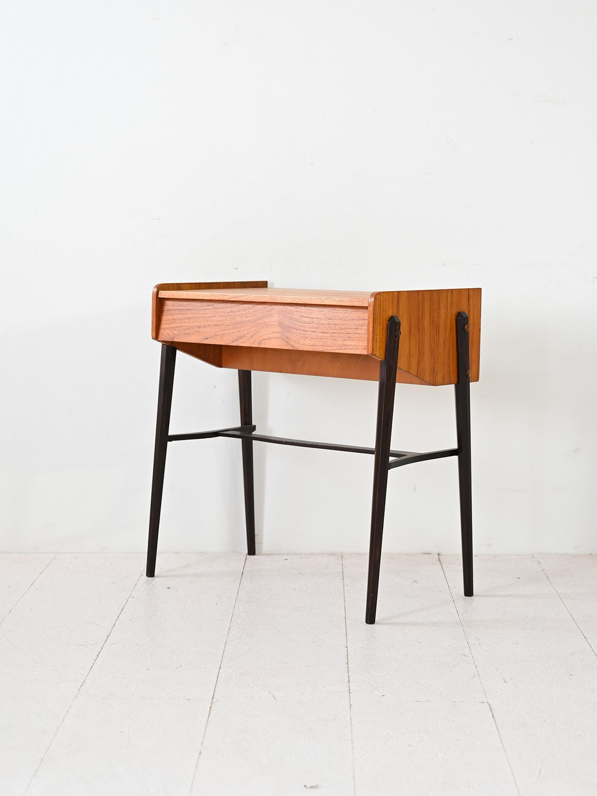 Scandinavian Coffee Table With Tilting Top photo 640.0
