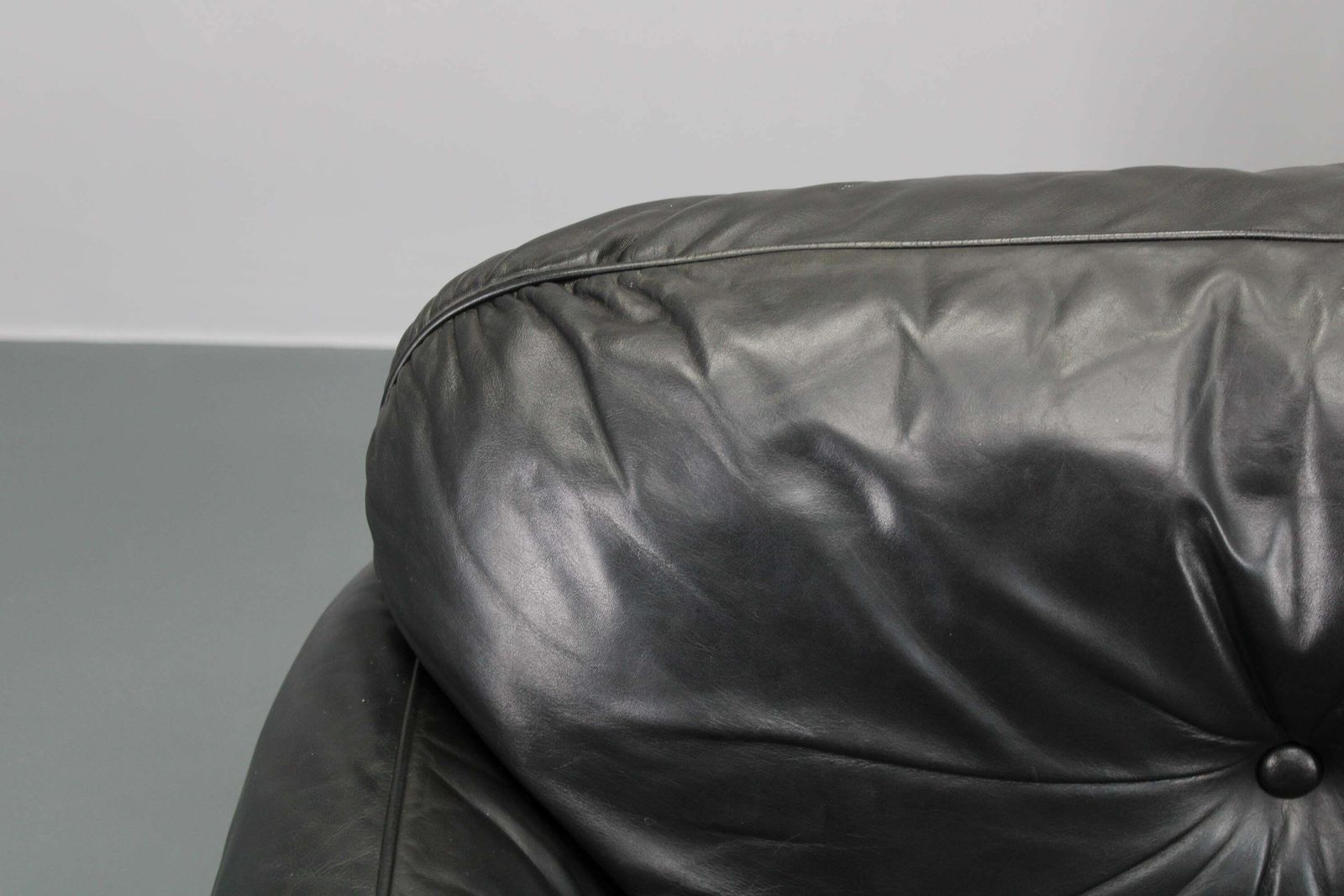 1970 Kurt Hvitsjö Rare “Hannibal” Black 3  Seater Sofa For Isku, Finland photo buy