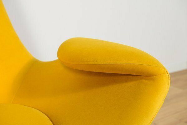 photo vintage Lounge Chair With Footrest From Mayfame, Denmark, Set Of 2