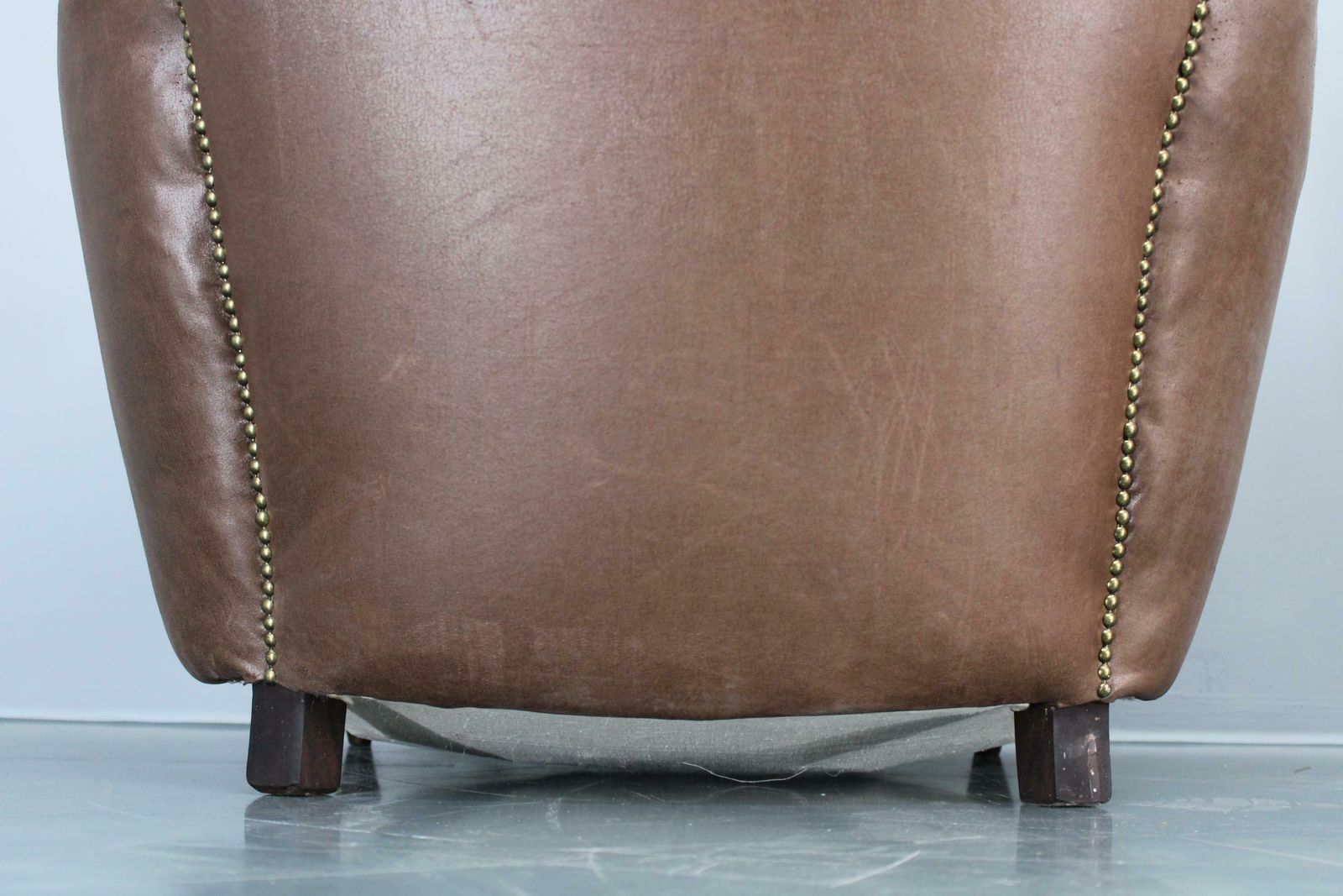 photo furniture 1940s Pair Of Large Italian Club Armchairs