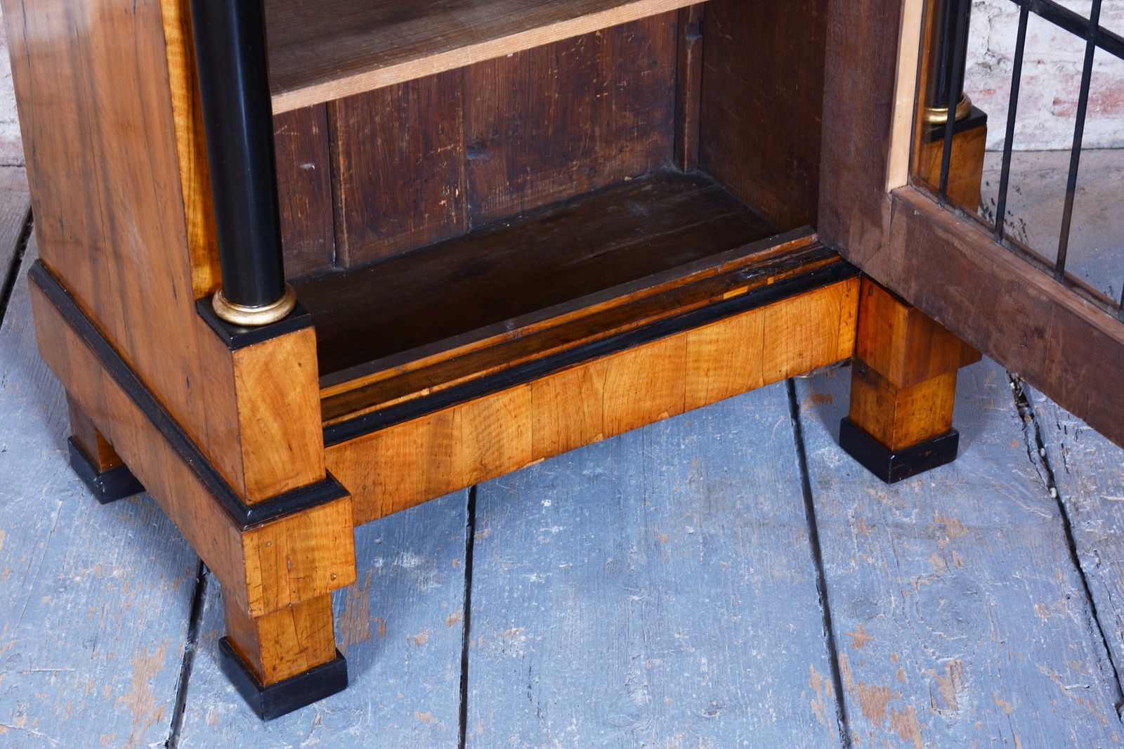 photo vintage Restored Biedermeier Display Cabinet, Walnut, Glass, 1820s, Austria