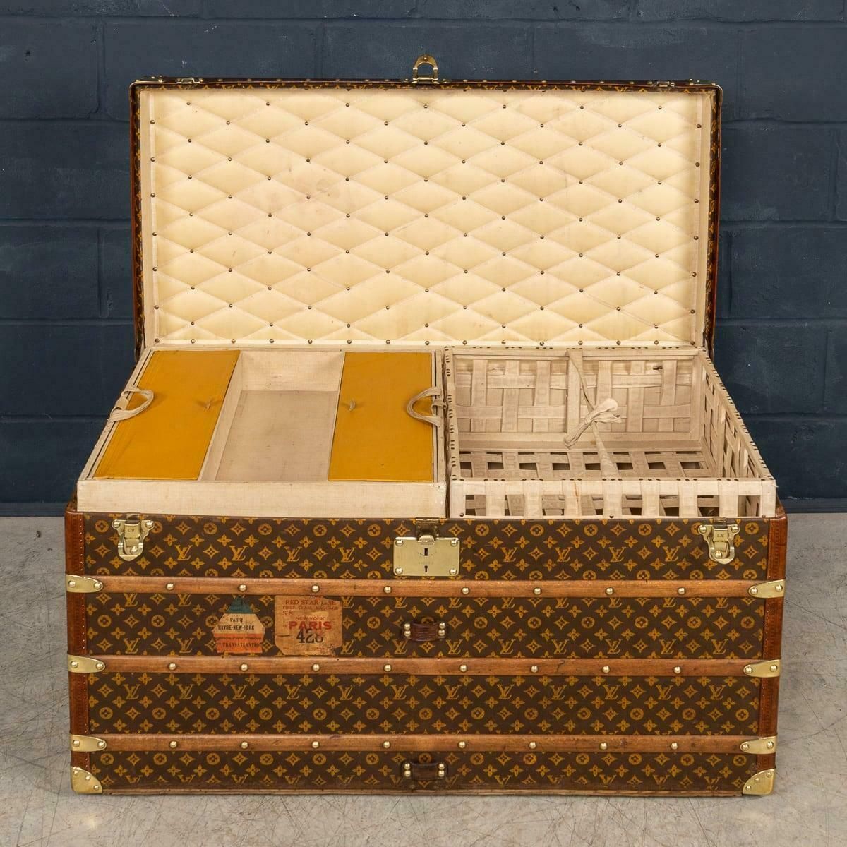 photo vintage Antique 20th Century Louis Vuitton Trunk In Monogram Canvas, France C.1910
