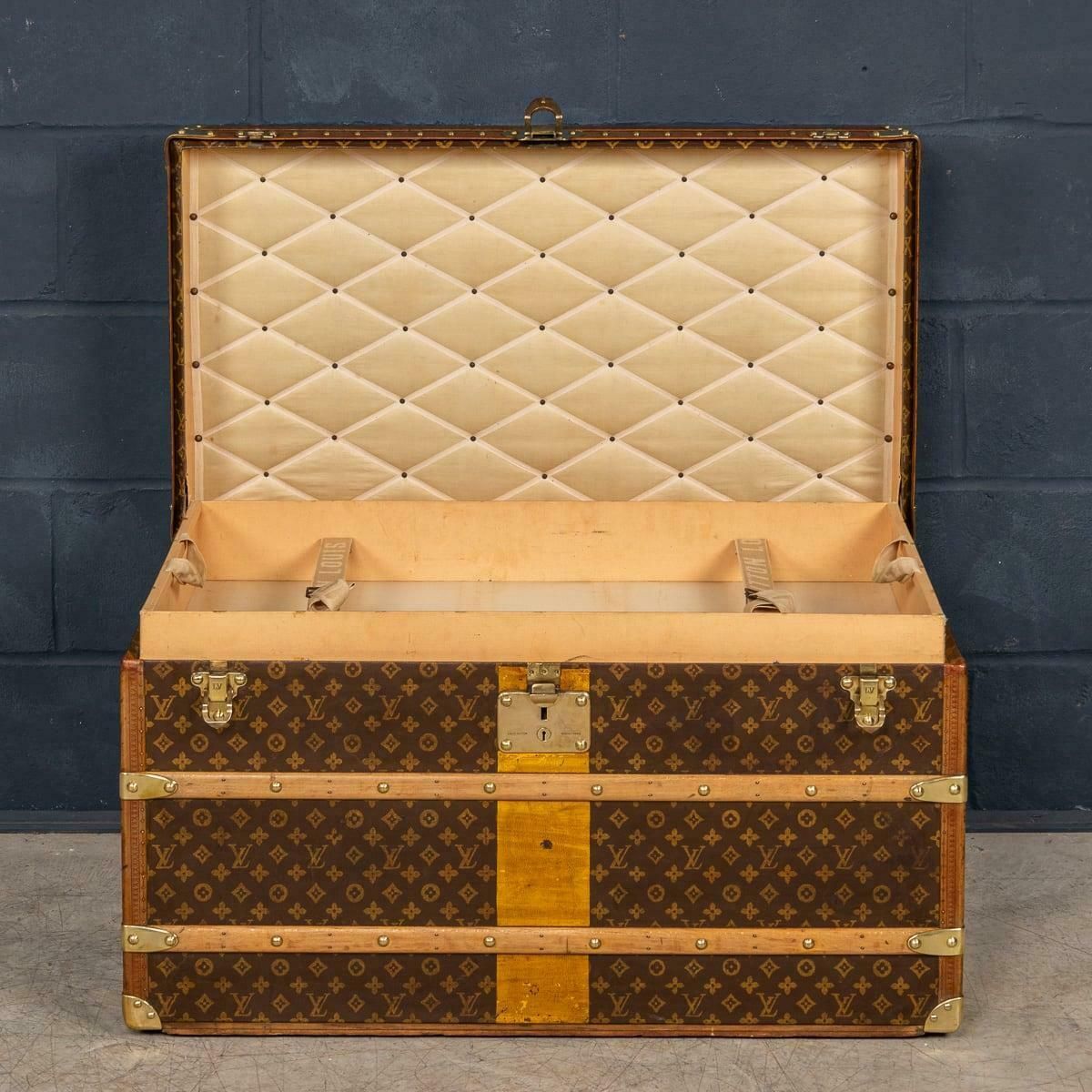 photo vintage 20th Century Louis Vuitton Courier Trunk In Monogram Canvas, France C.1930