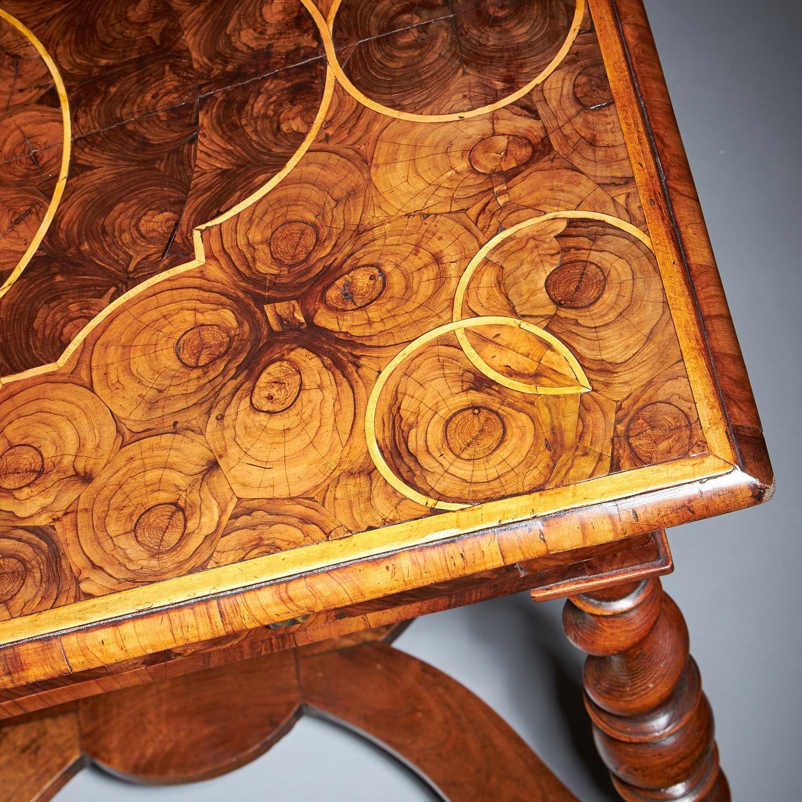 14250.0 A Fine And Rare 17th Century William And Mary Olive Oyster Table, Circa 1680 1700. England photo